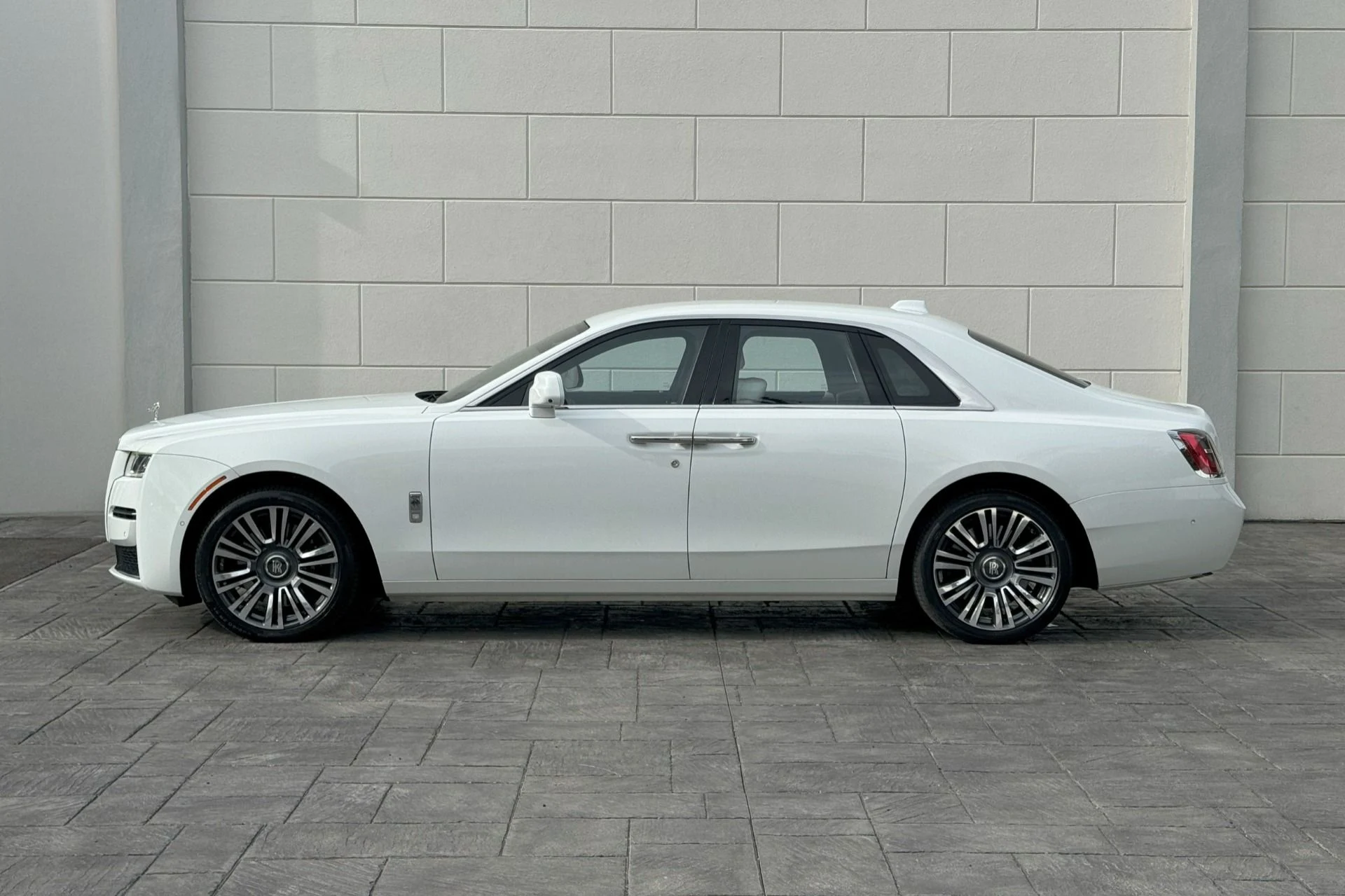 mph002_2303704653_Used_2022_Rolls_Royce_Ghost_1751312167_e81d8e4bbf