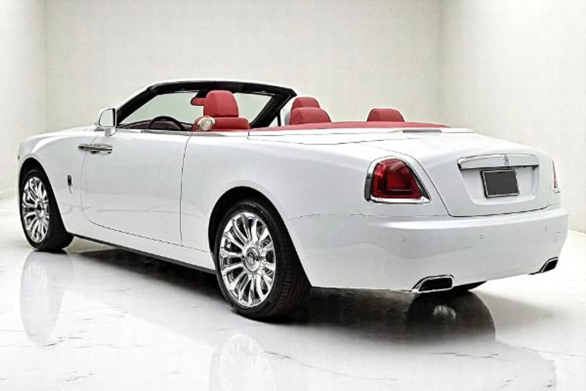 mph002_2312998674_Used_2019_Rolls_Royce_Dawn_LEASE_OPTIONS_AVAILABLE_61e1cfb5df