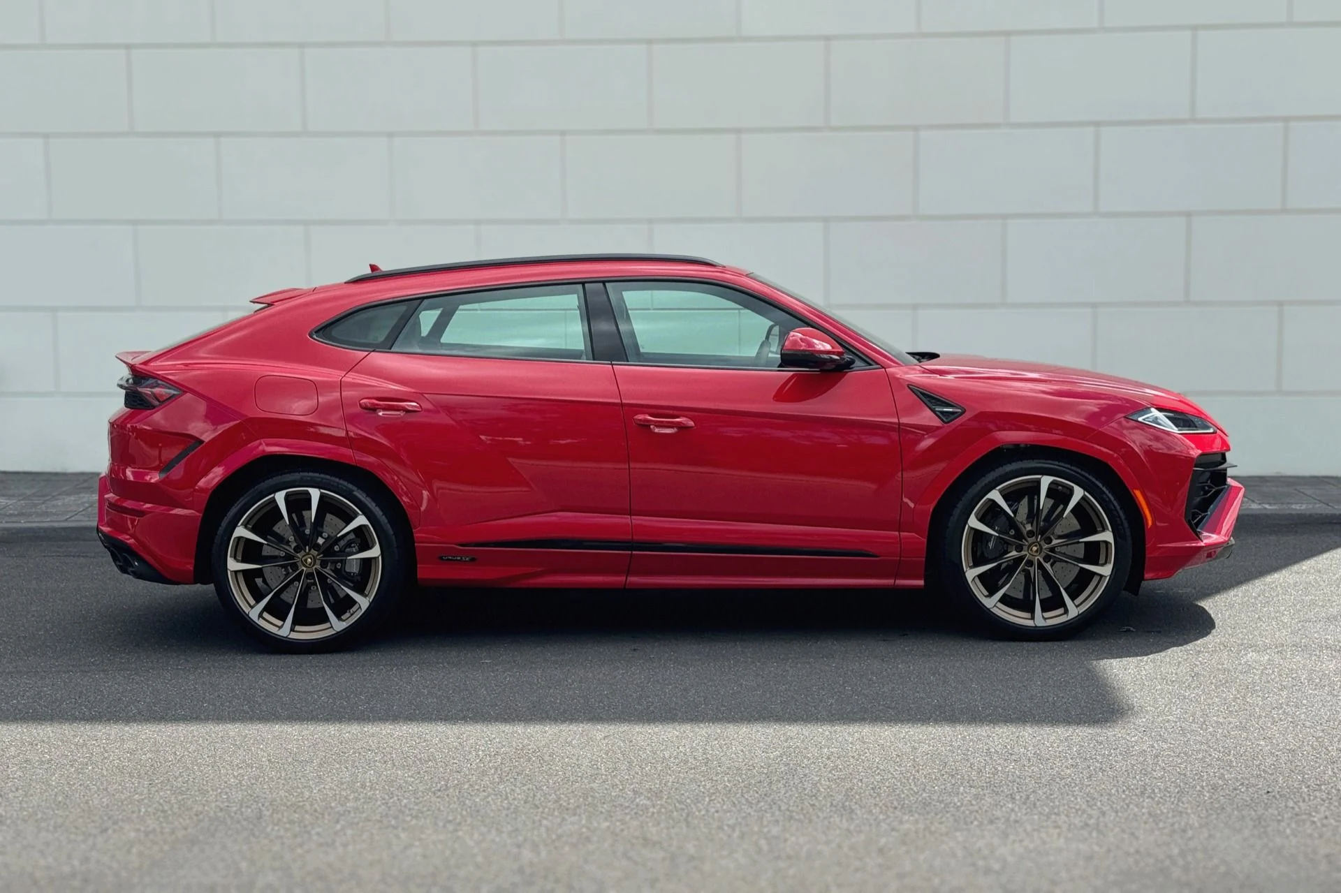 mph002_2322347567_Used_2025_Lamborghini_Urus_SE_1764805215_e6b59b6b54