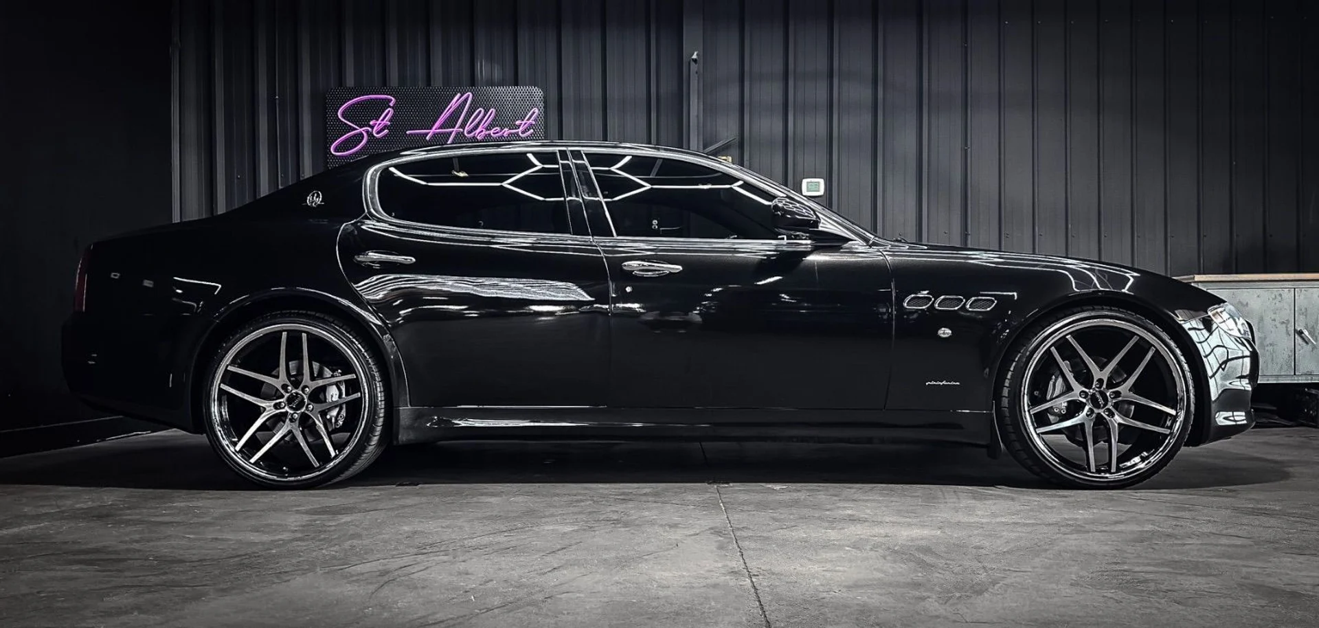 mph002_2365627214_36879351_00249_2011_maserati_quattroporte_070_5e228a30b9