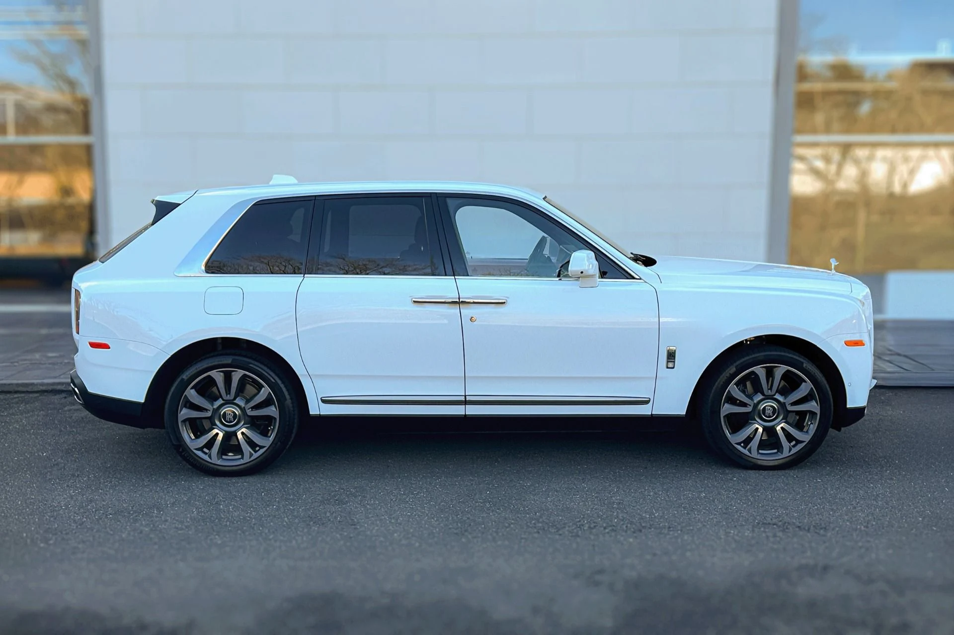 mph002_2379437764_Used_2024_Rolls_Royce_Cullinan_1764747349_1d1d16f267