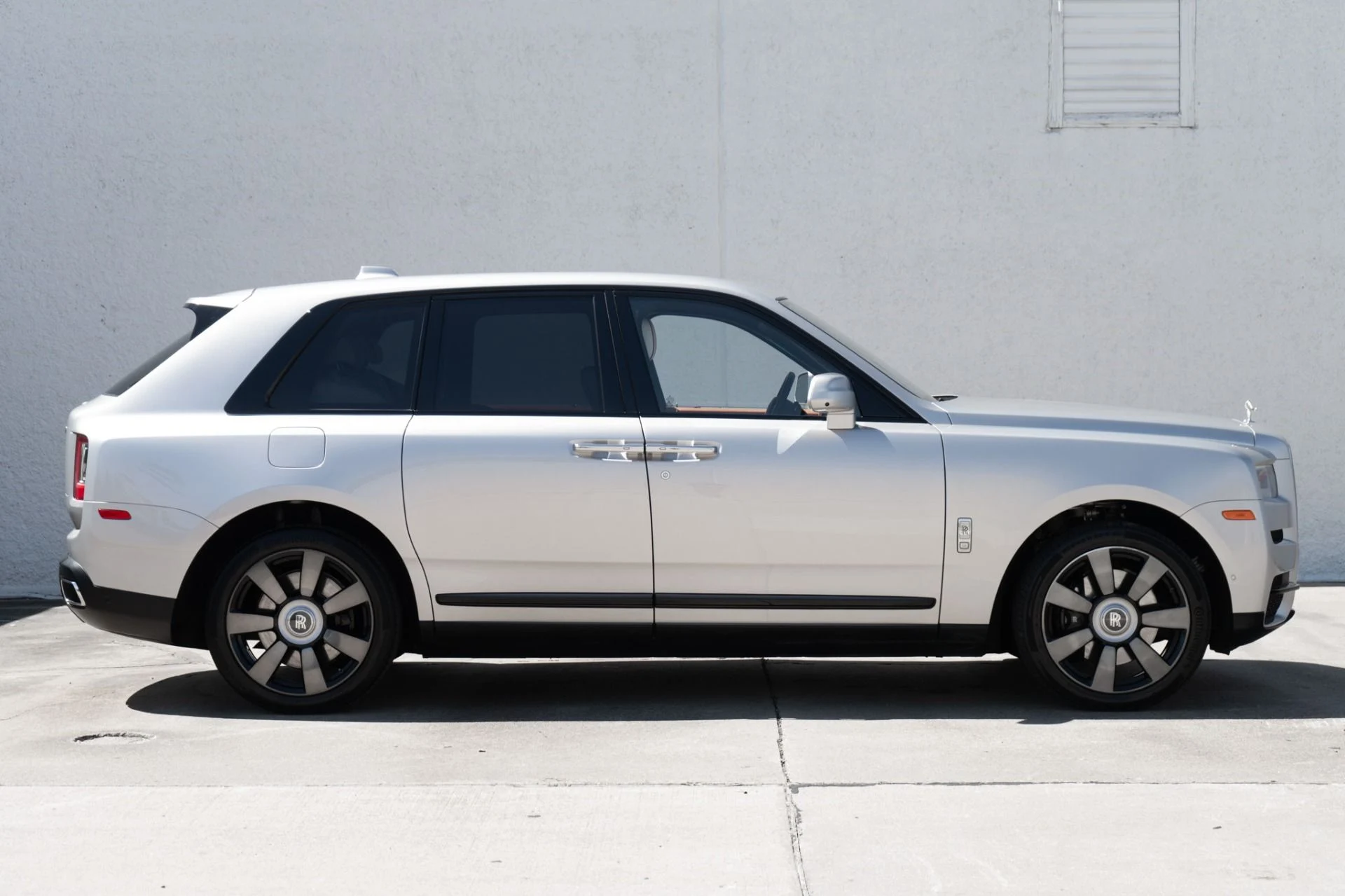 mph002_2384299883_Used_2022_Rolls_Royce_Cullinan_1773433397_4a3f6a9dcb