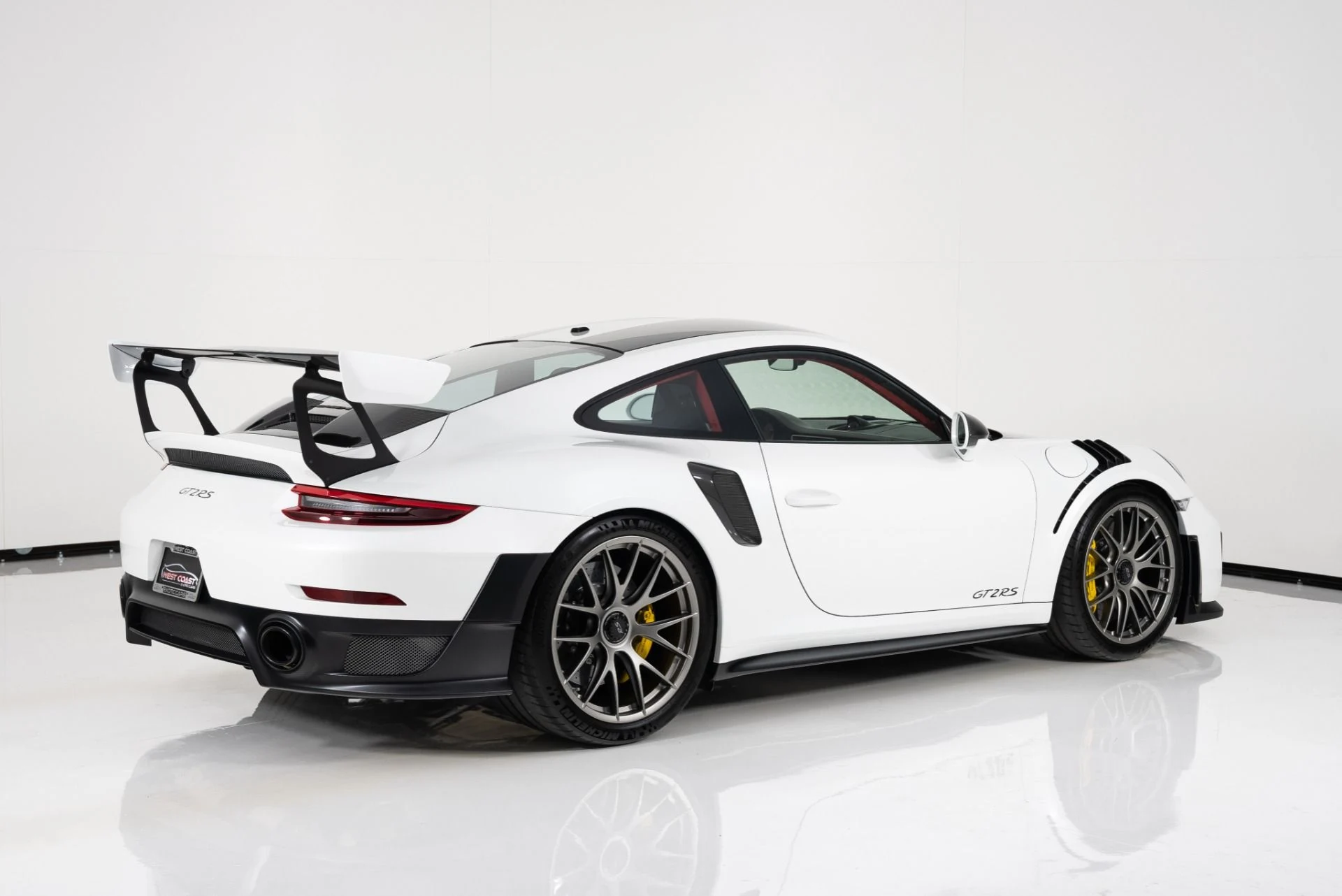 mph002_2384936864_Used_2018_Porsche_911_GT_2_RS_1755537999_5cba5a5529