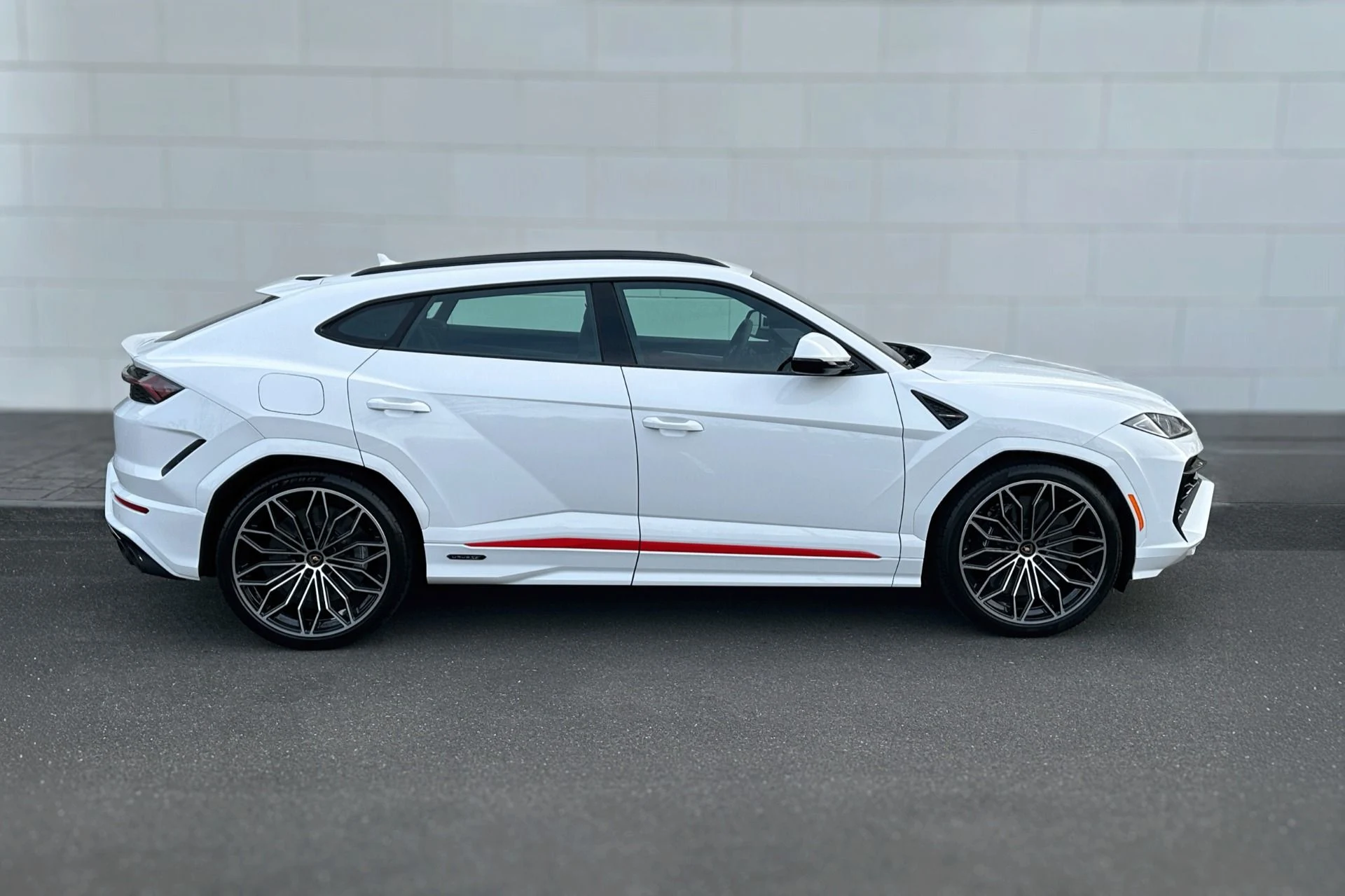 mph002_2388899862_New_2025_Lamborghini_Urus_SE_1765534314_0ebb0bd034