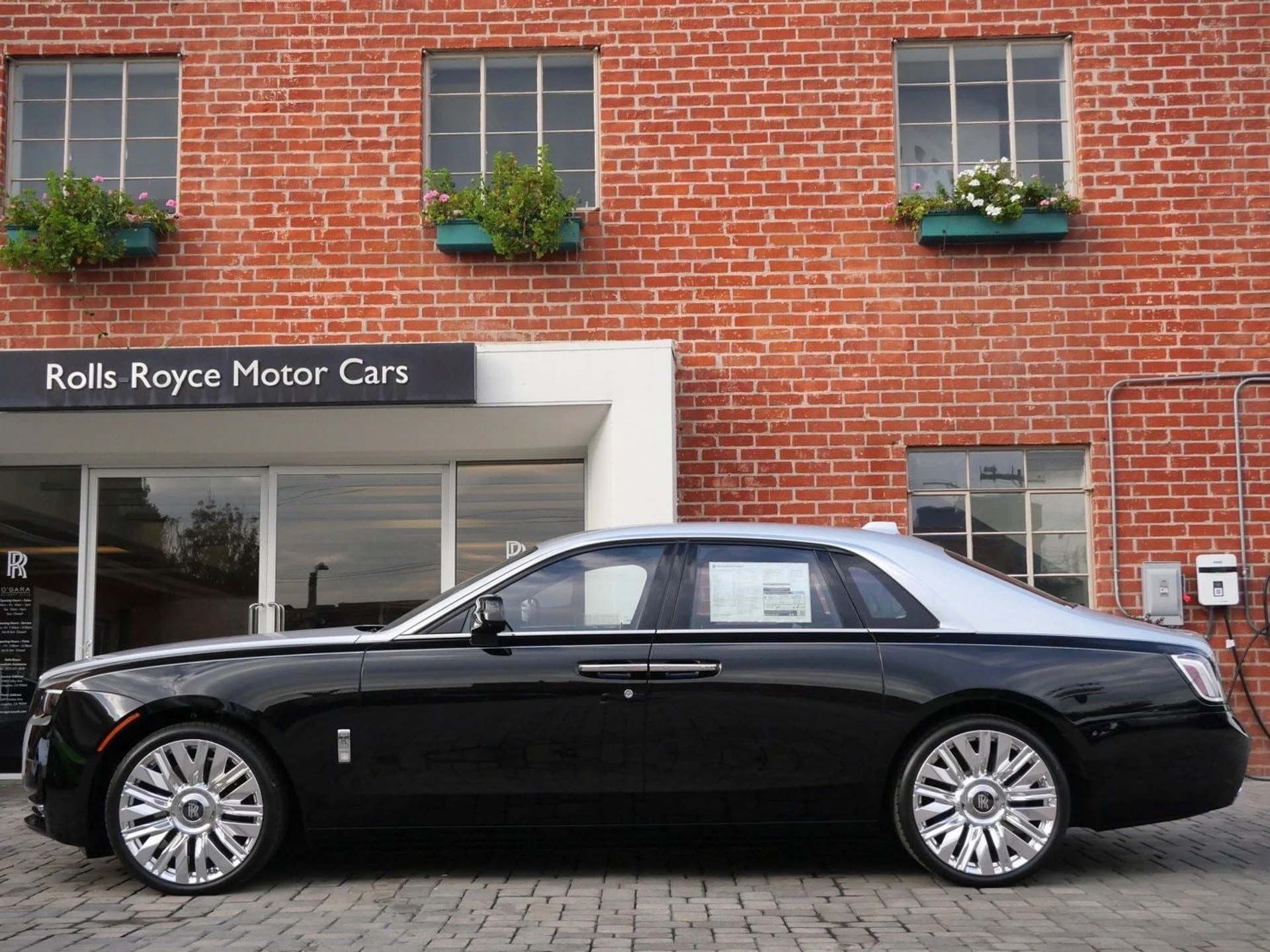 mph002_2390847625_a007433a2bbffc4f4011ea6c5403f132x_285d514954