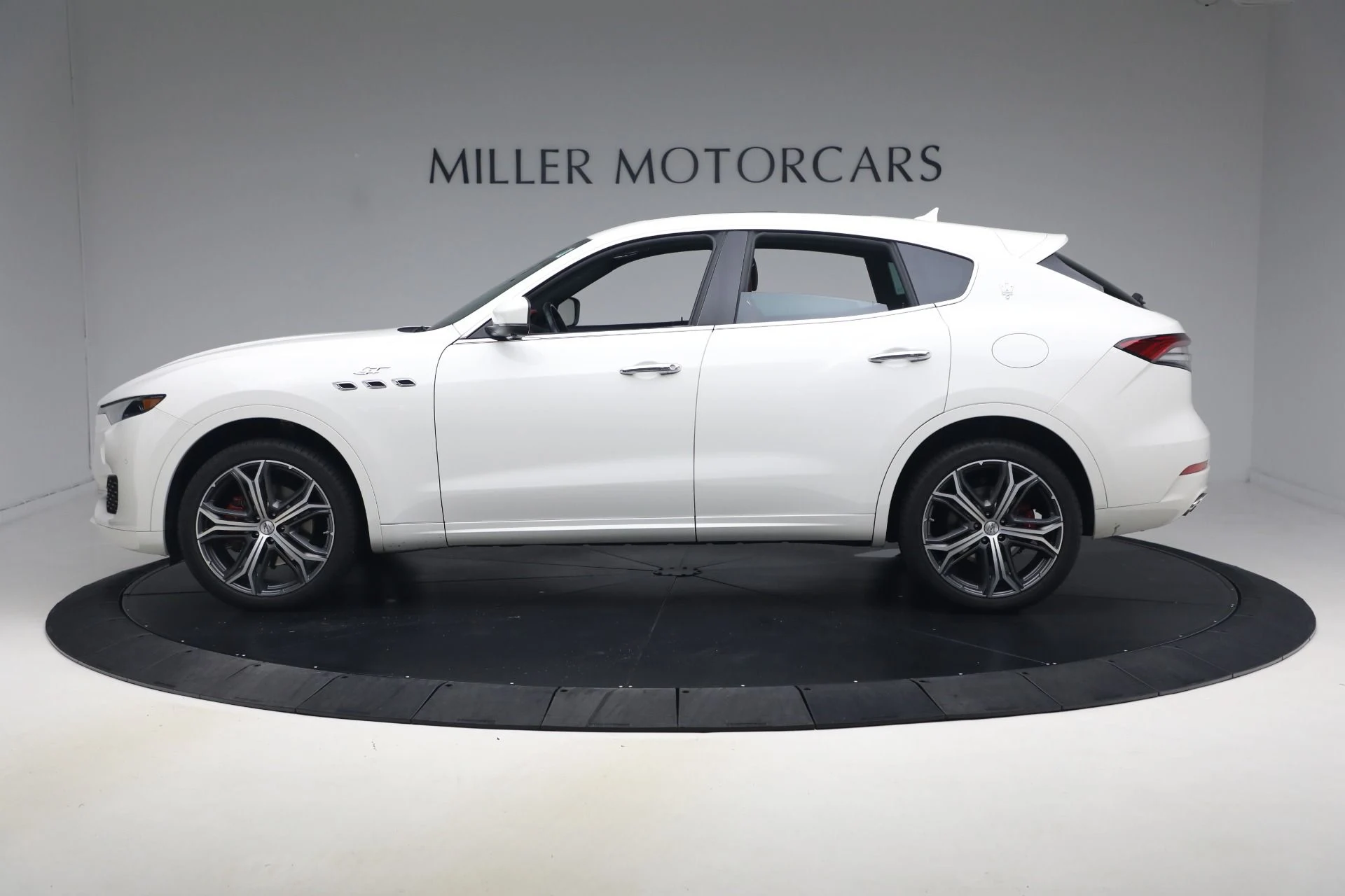 mph002_2424009228_Used_2023_Maserati_Levante_GT_1788557801_0139ae4ba6