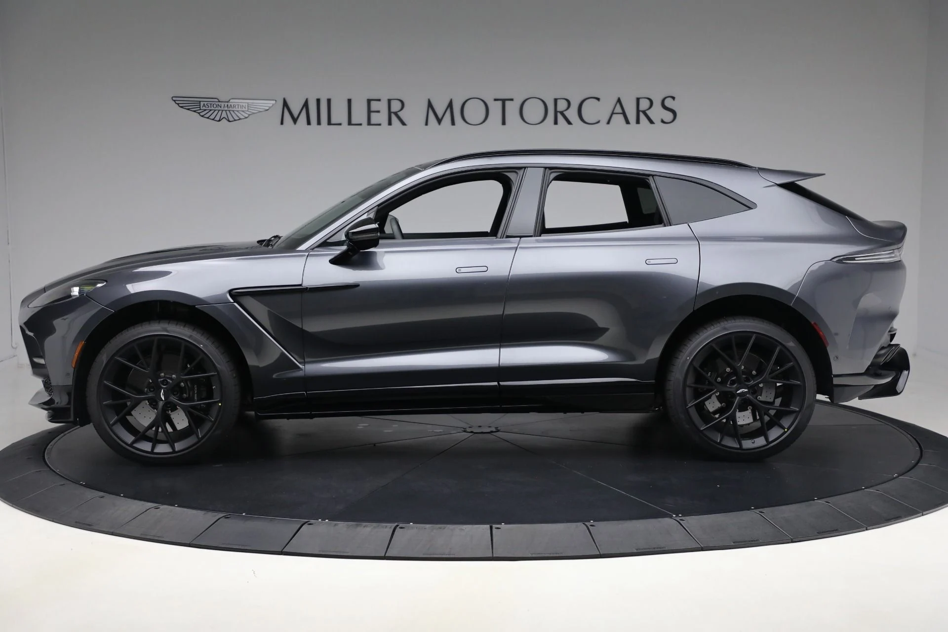 mph002_2432839536_New_2025_Aston_Martin_DBX_707_2aca4e7ef7