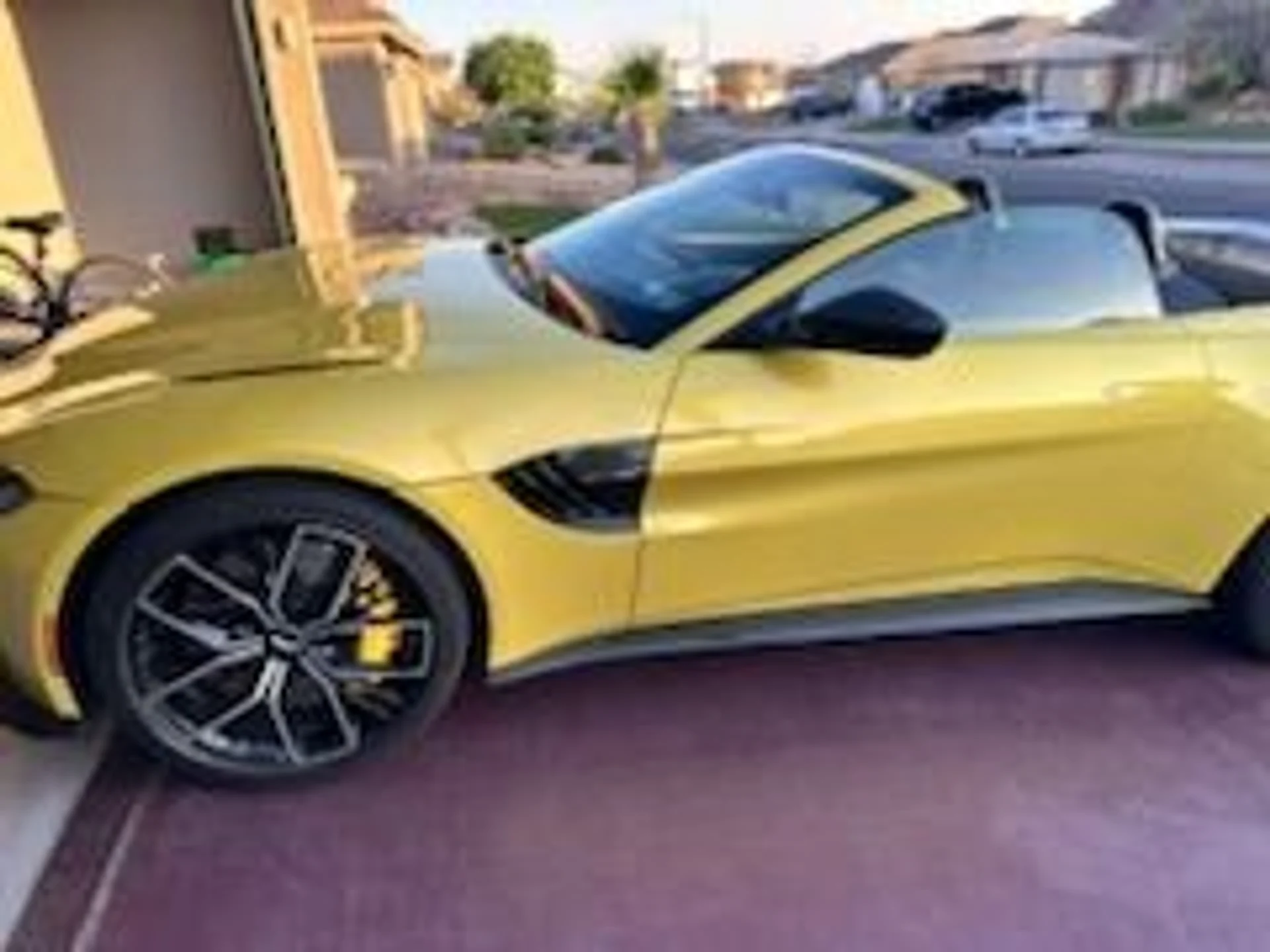 mph002_2434315708_Used_2021_Aston_Martin_Vantage_1759360306_b83758479d