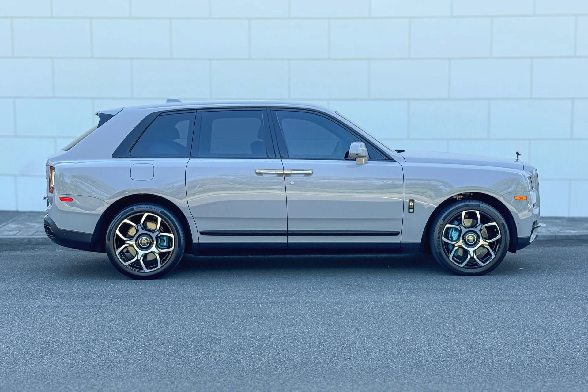 mph002_2450040659_Used_2022_Rolls_Royce_Black_Badge_Cullinan_1758544859_75e05606d9