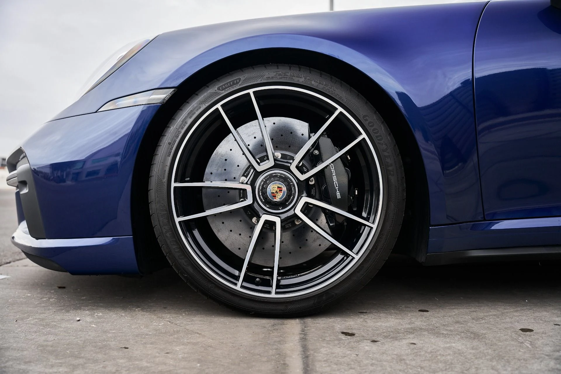 mph002_2451256912_Used_2021_Porsche_911_Turbo_S_1763157420_7b342ec4f3