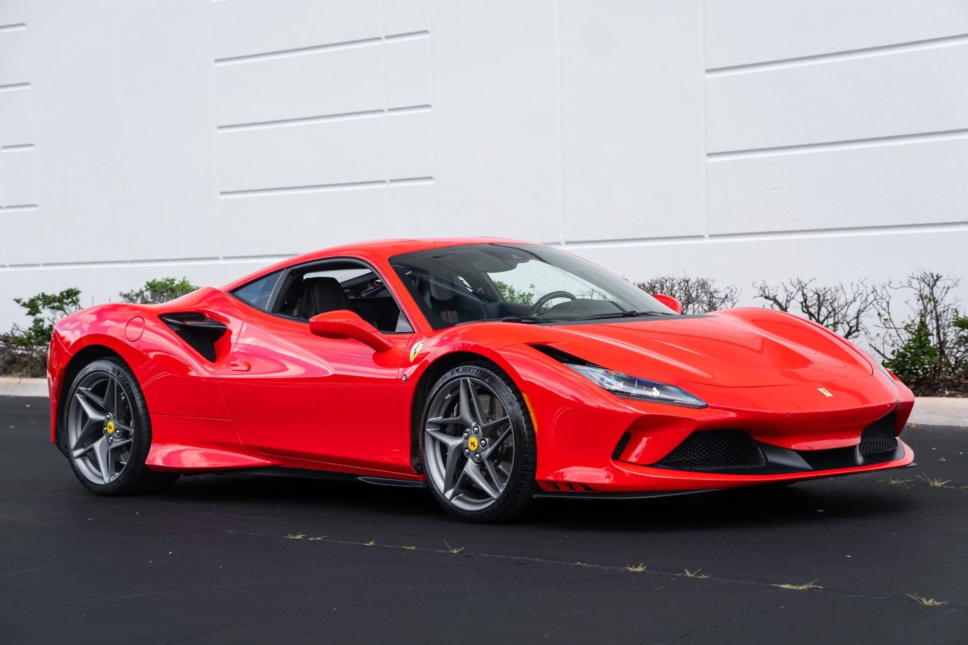 mph002_2456811842_Used_2022_Ferrari_F8_Tributo_1777610144_70173475ea