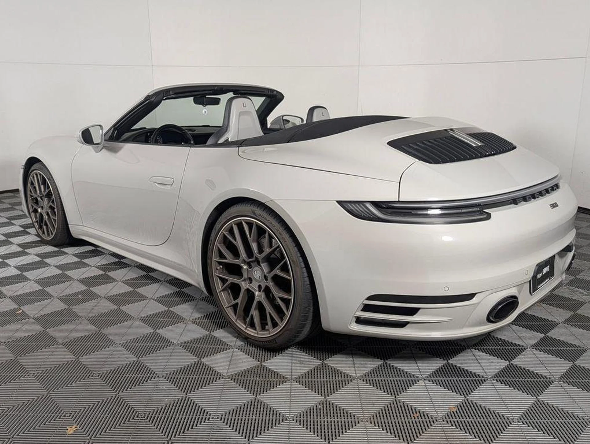 mph002_2469238697_Prqg3_ER_4_Q5_Jznron_1hd_Uyzkm7_Y_657013930d