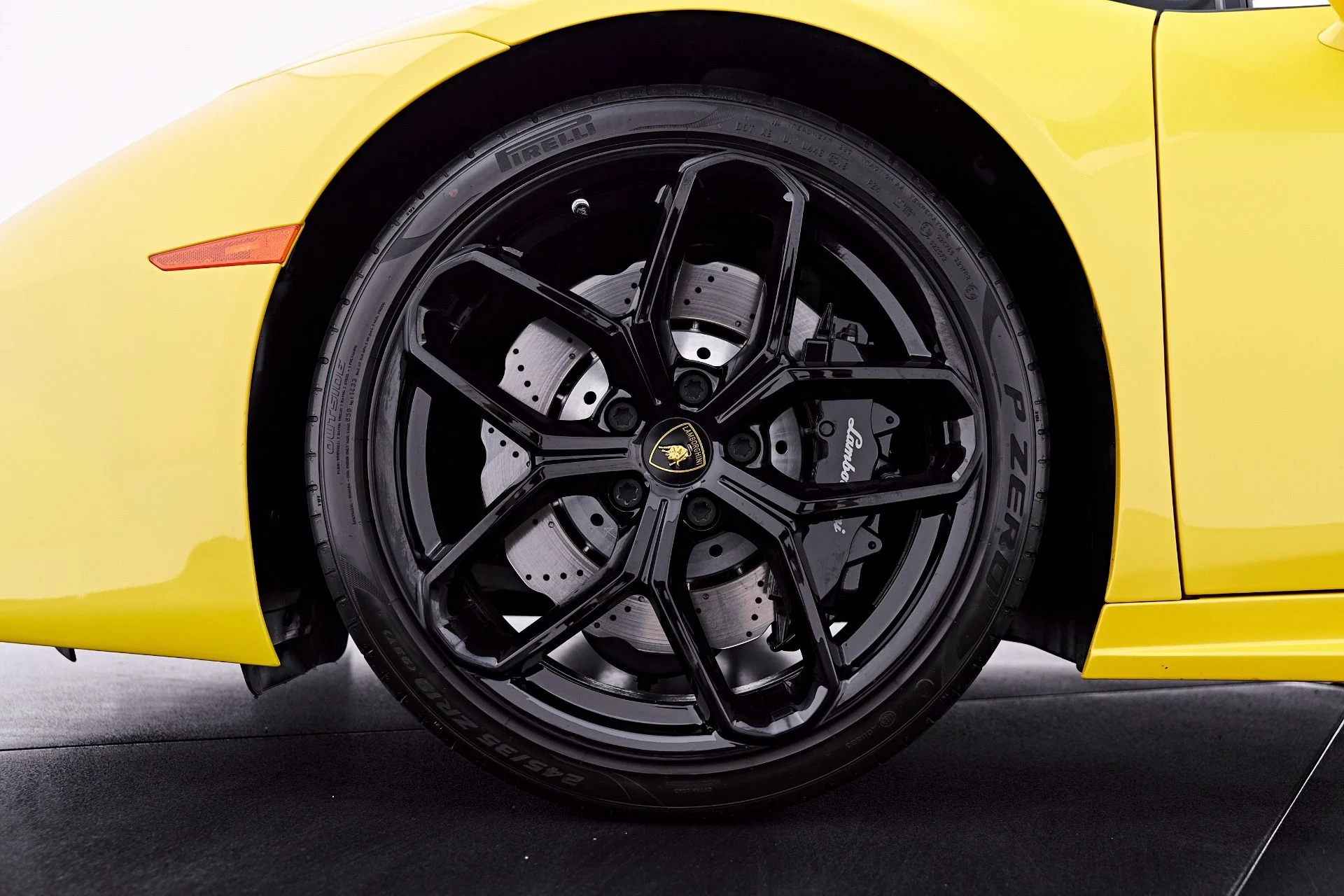 mph002_247062048_Used_2018_Lamborghini_Huracan_LP_580_2_S_1784246777_645cb4eb2d