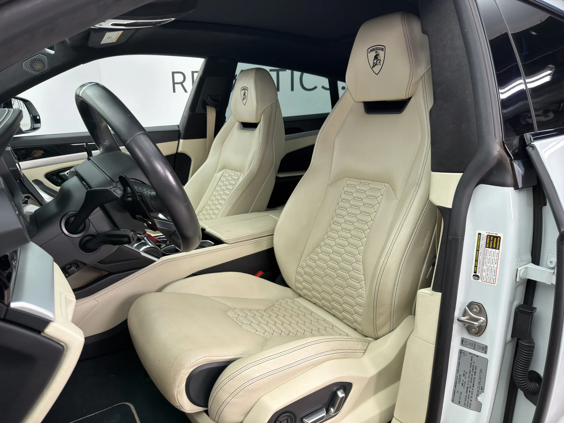 mph002_2482758779_RP_8548_interior_002_a10022d63a