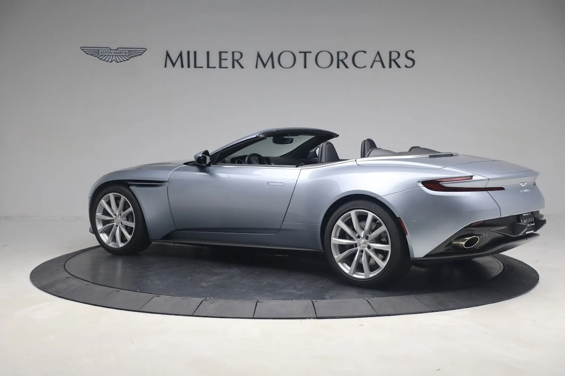 mph002_2486974755_Used_2019_Aston_Martin_DB_11_Volante_7af42de775