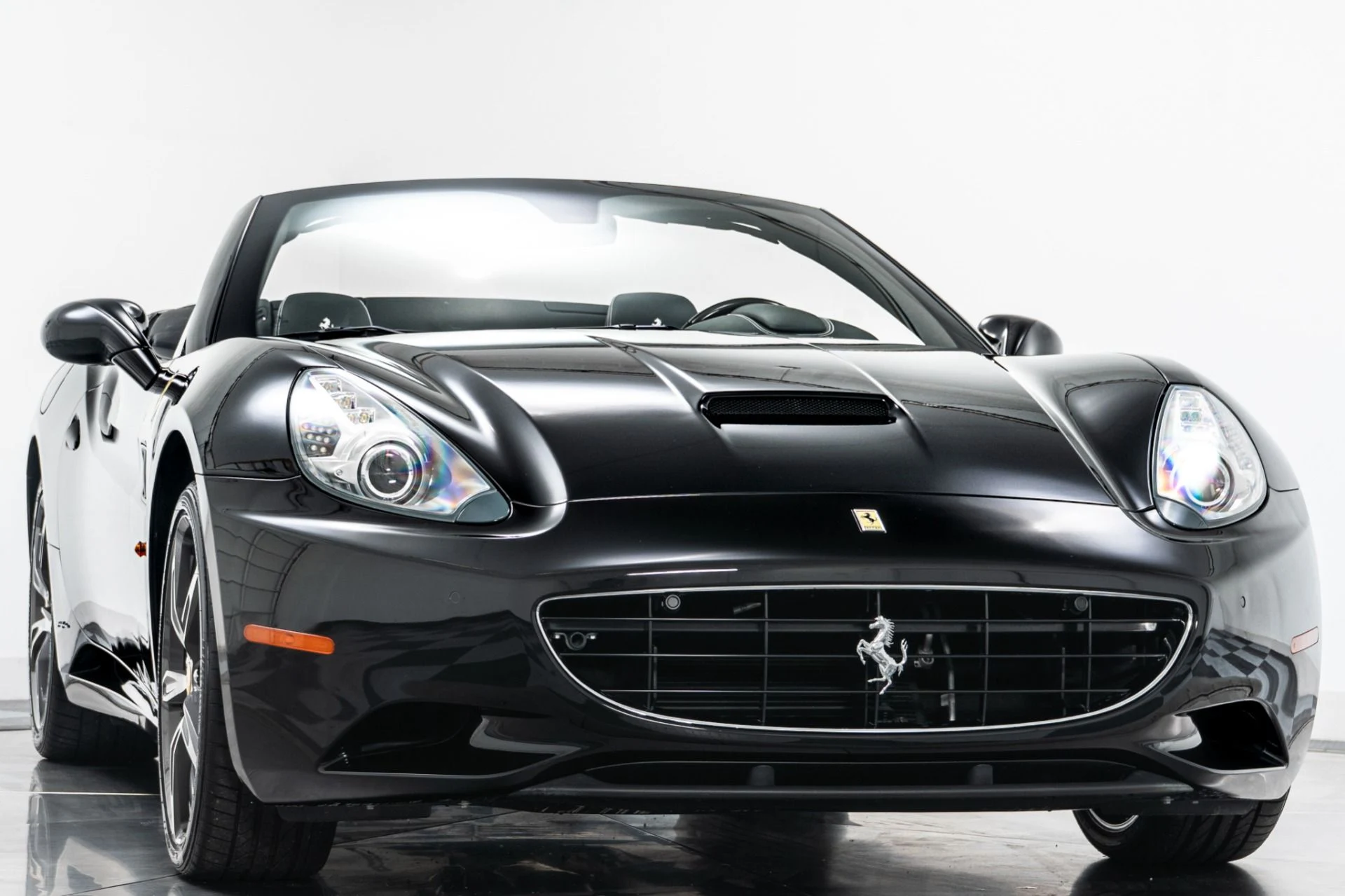 mph002_2489891446_Used_2014_Ferrari_California_1755618260_bf49a62100