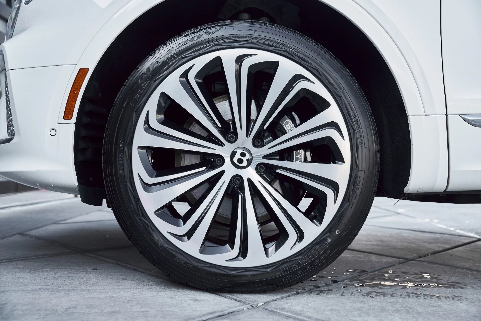 mph002_2494155219_Used_2022_Bentley_Bentayga_V8_1768246080_2d303a2d5d