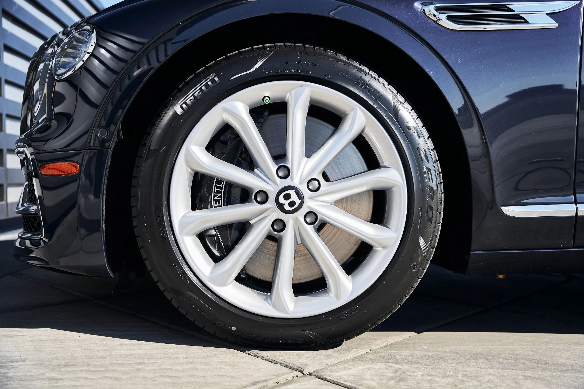 mph002_2498662208_Used_2024_Bentley_Flying_Spur_Mulliner_V8_1773796157_dbccfe9511