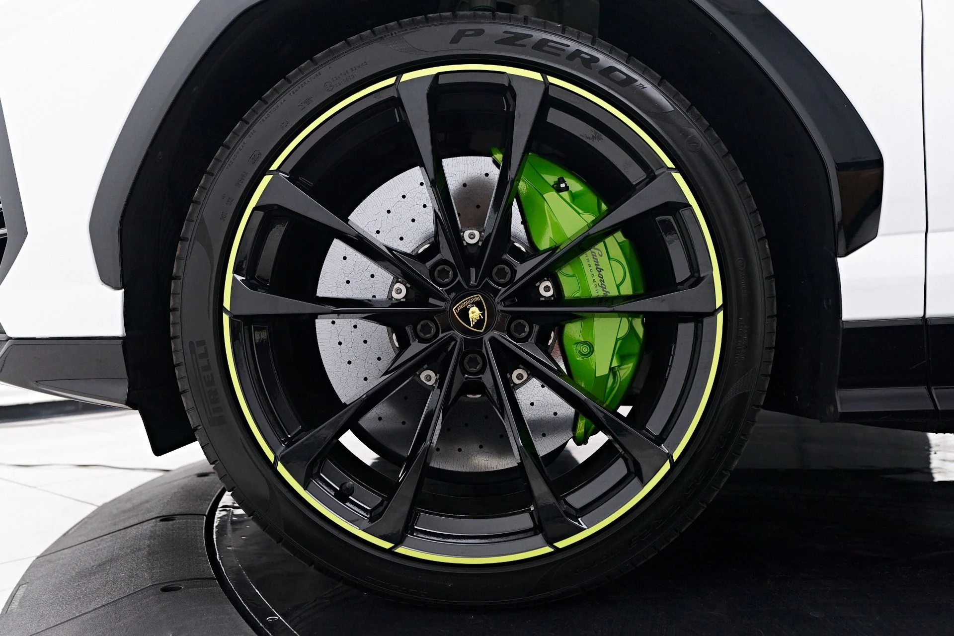 mph002_251583750_Used_2022_Lamborghini_Urus_Base_1758404771_ad6c0df5db