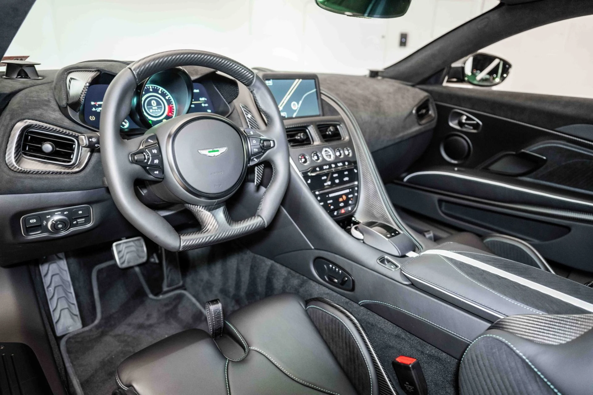 mph002_2522620112_Used_2023_Aston_Martin_DBS_770_Ultimate_1701899330_0433bfc7fb