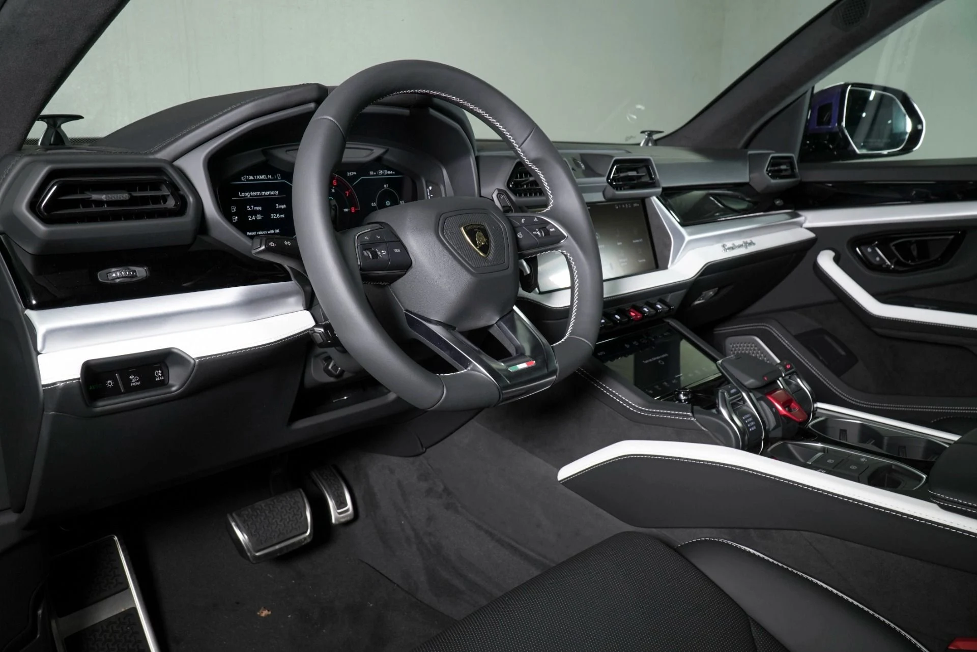 mph002_25287578_New_2025_Lamborghini_Urus_SE_1772563707_c8ffd76c01