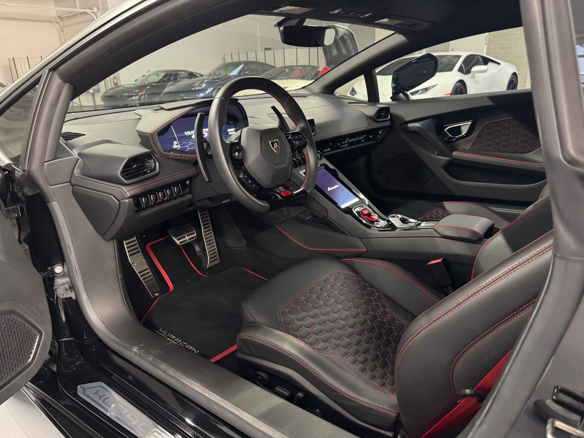 mph002_2535468504_Used_2020_Lamborghini_Huracan_EVO_1766802033_9857c15ac4