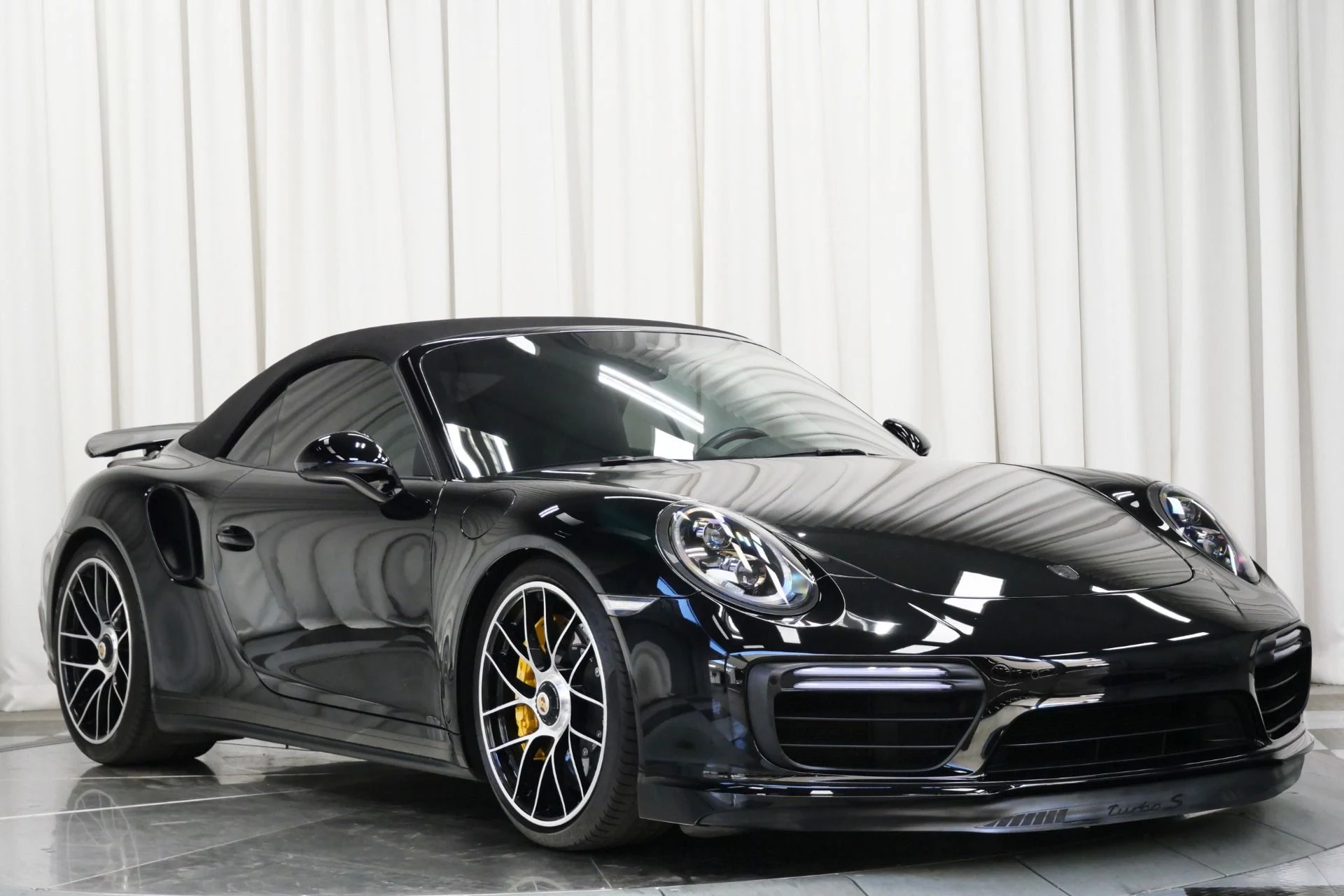 mph002_2541413650_Used_2019_Porsche_911_Turbo_S_Cabriolet_1756135575_52e5bb4f13