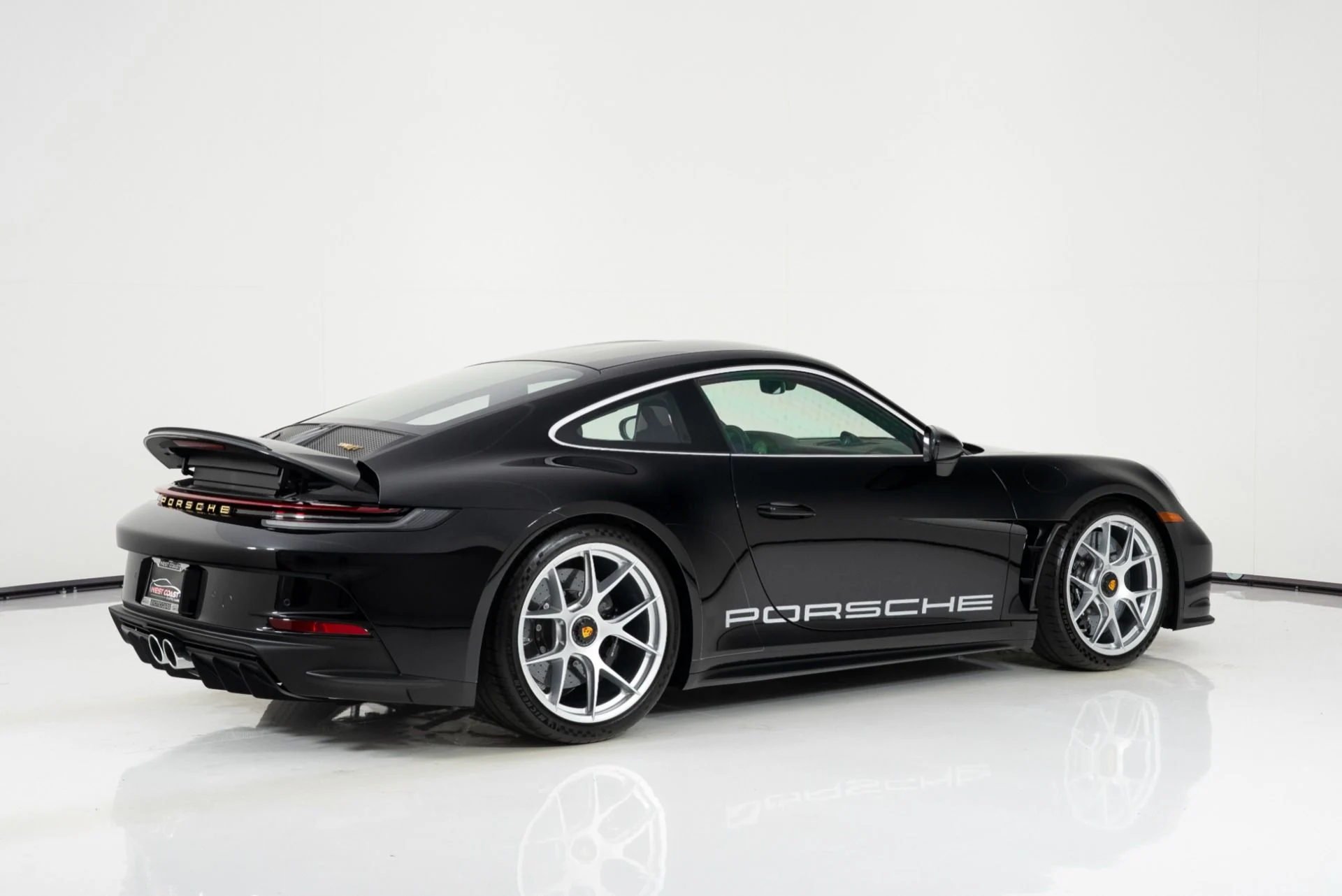 mph002_2550308320_Used_2024_Porsche_911_ST_1764024893_5dbc013954