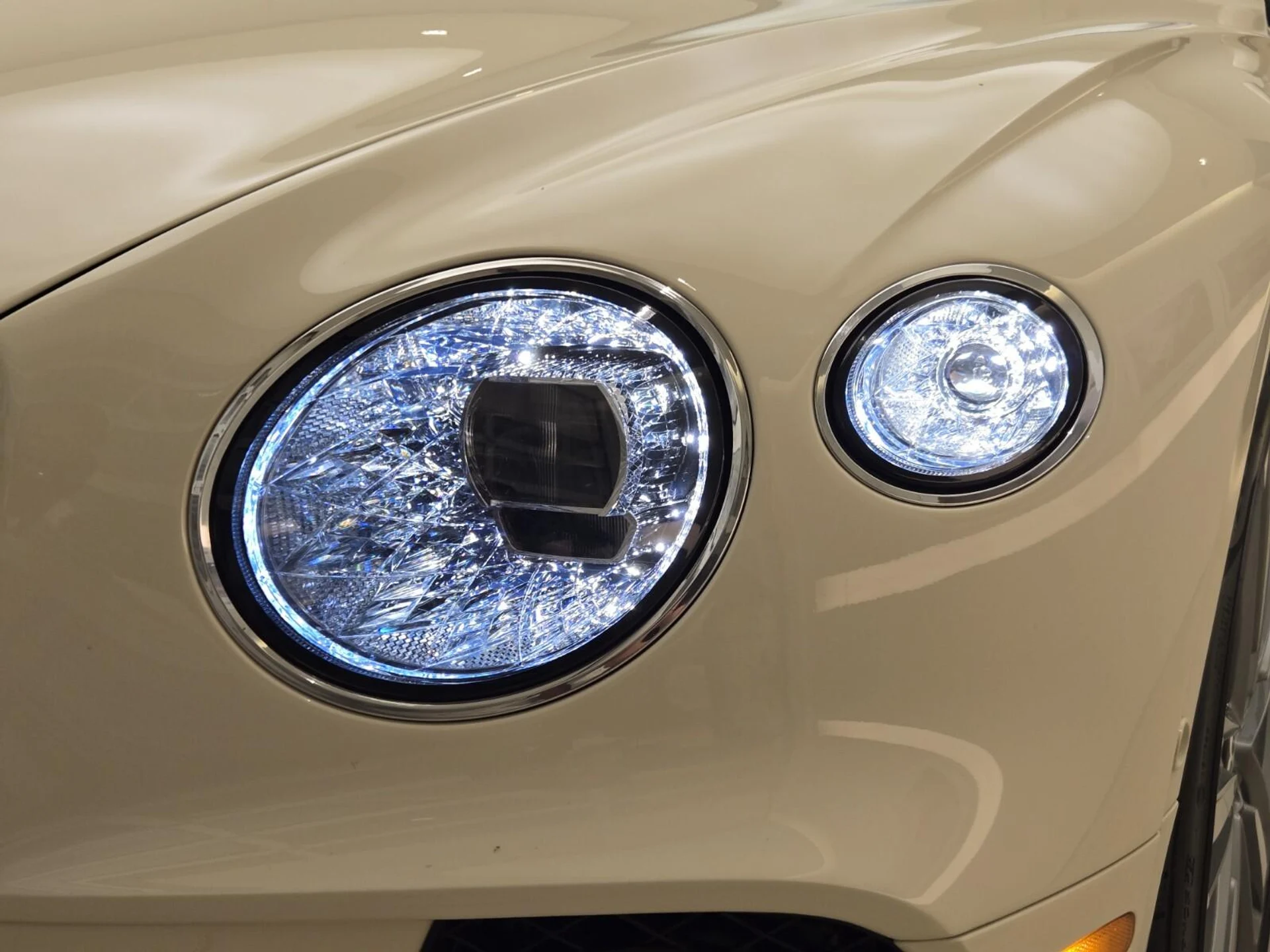 mph002_2557242565_Used_2023_Bentley_Continental_GTC_V8_1761030081_6e20a5be76