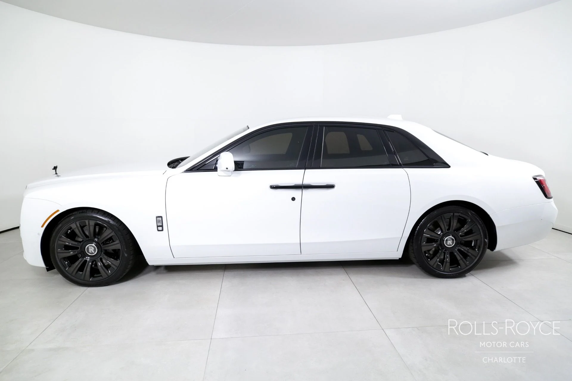 mph002_2561951904_Used_2024_Rolls_Royce_Ghost_1723672275_00a643a41c