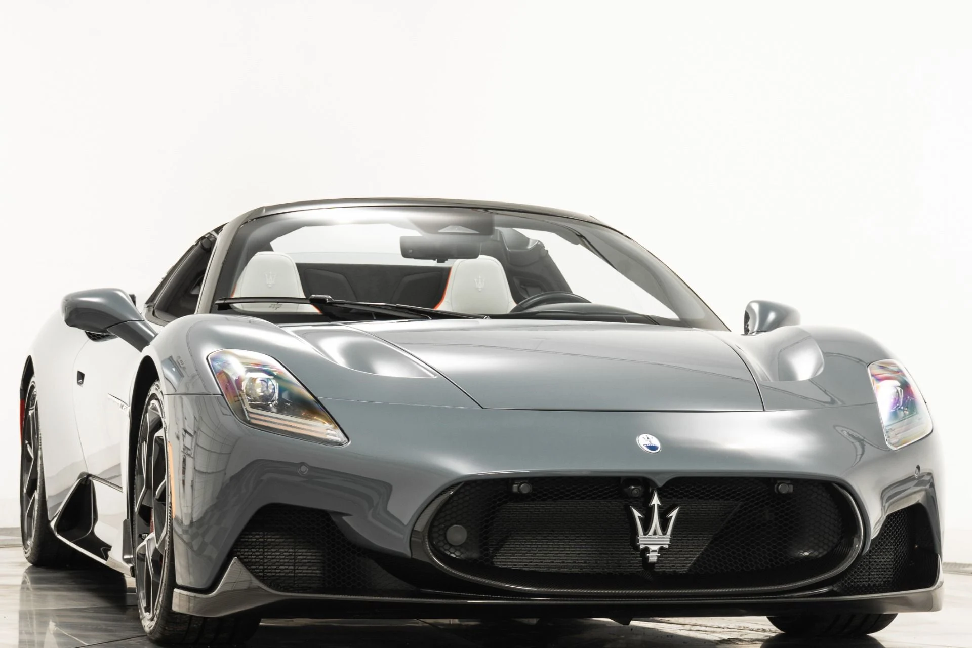 mph002_2572421883_Used_2023_Maserati_MC_20_Cielo_1755620667_3a8fb98908