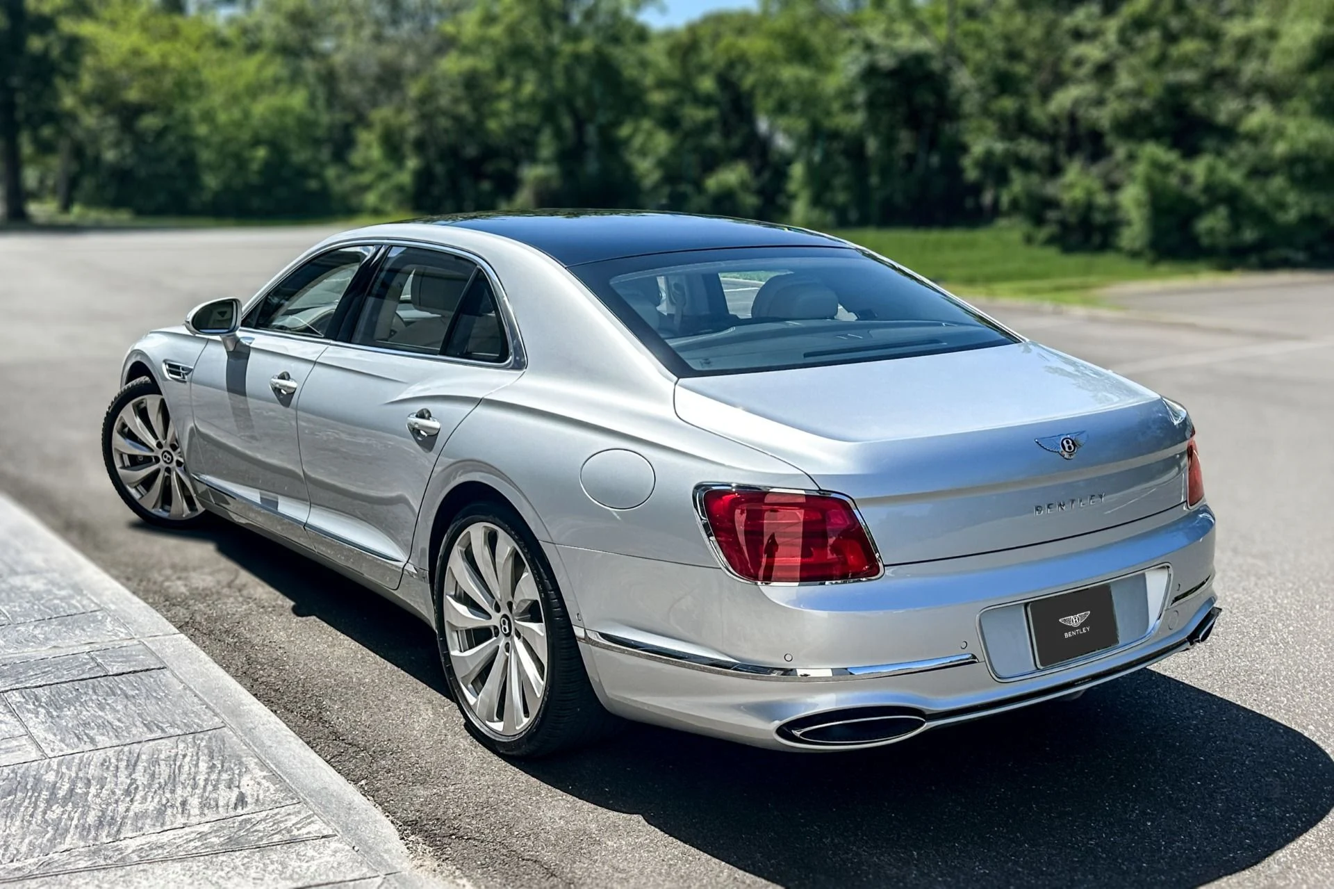 mph002_2576242118_New_2026_Bentley_Flying_Spur_1783692086_54b2a28835