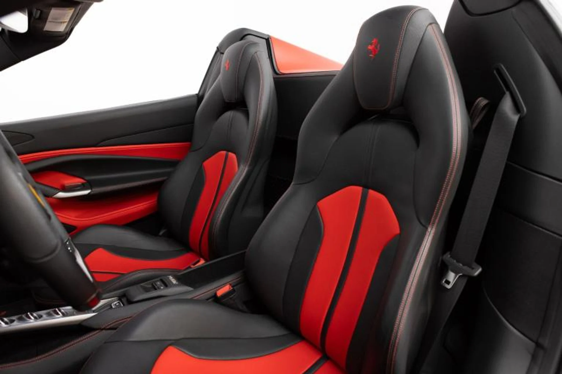 mph002_2589829501_Used_2022_Ferrari_F8_Spider_1776730660_219906d439