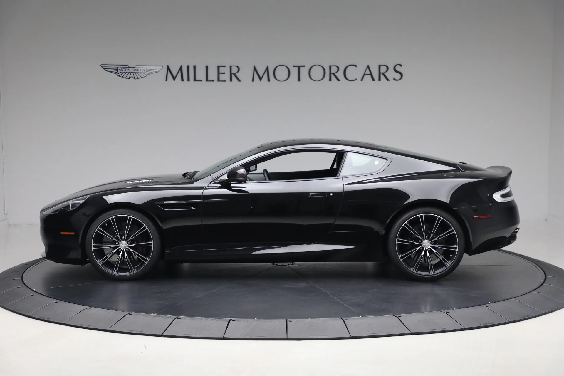 mph002_2590744557_Used_2015_Aston_Martin_DB_9_Carbon_Edition_03b0560471