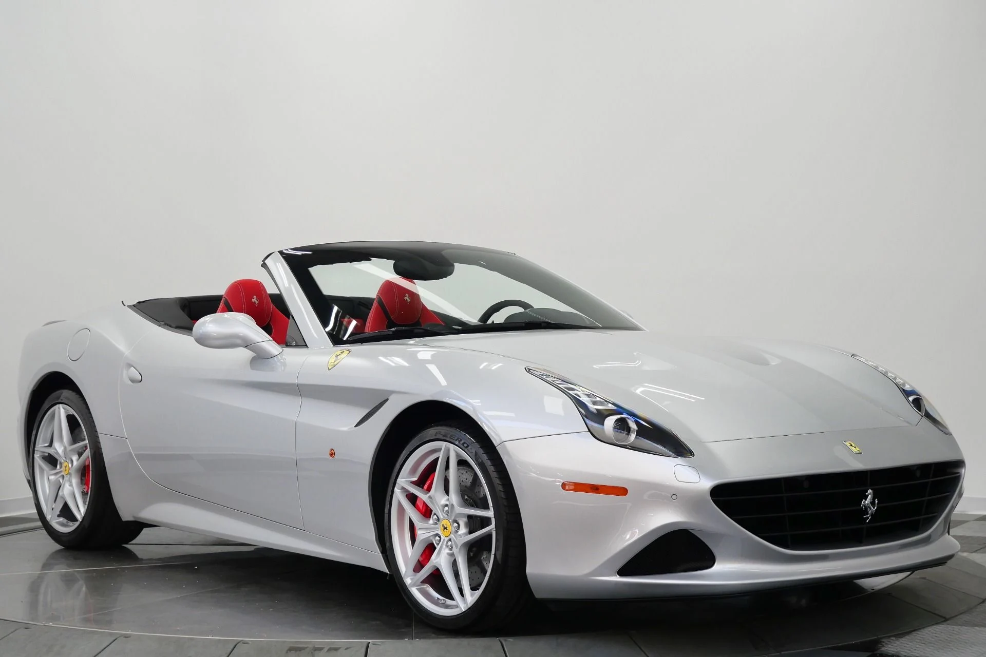 mph002_2590984022_Used_2017_Ferrari_California_T_Extremely_Low_Miles_Ventilated_Seats_Beautiful_1776794649_9635ae596b