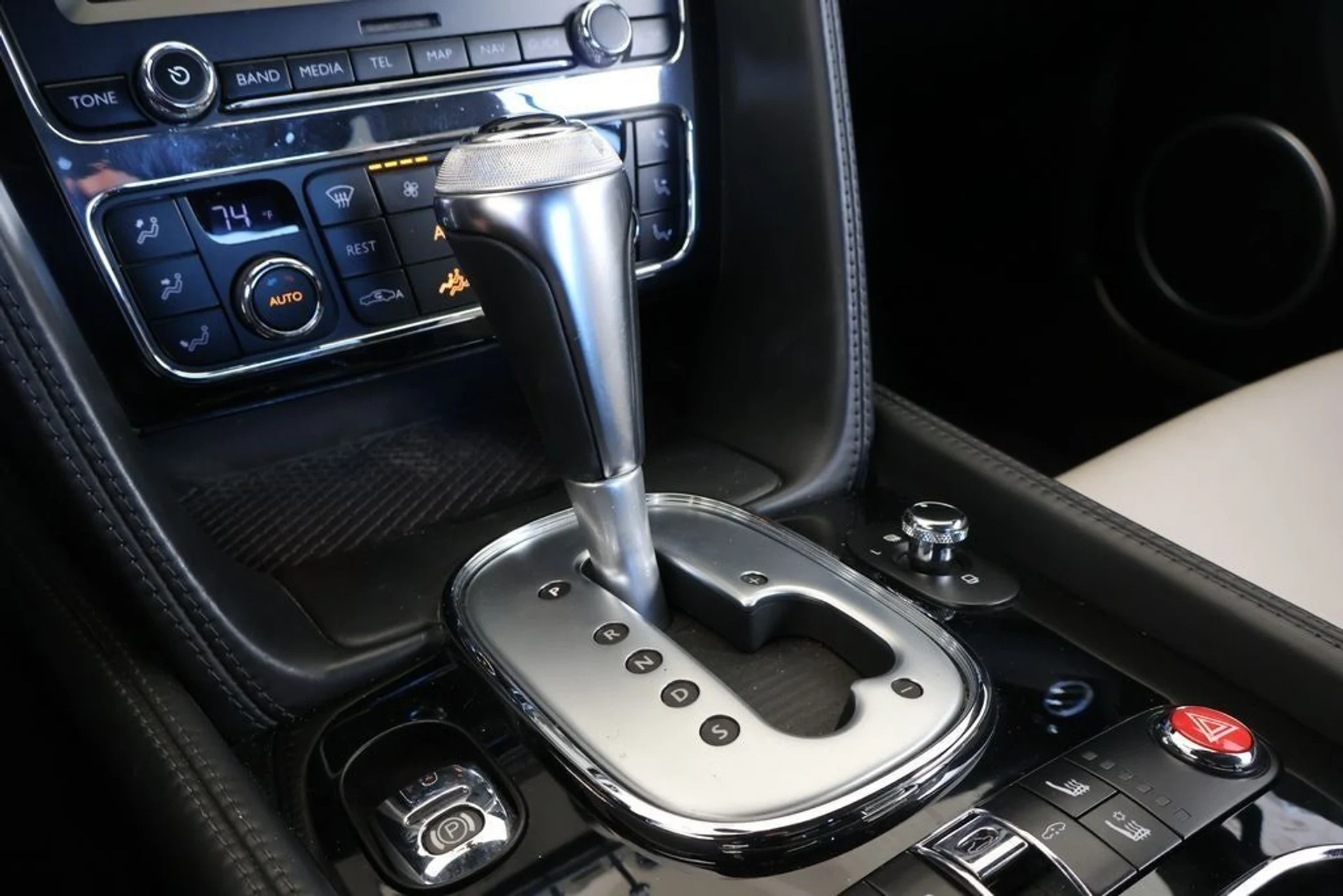 mph002_2595705282_32_ef23bde532