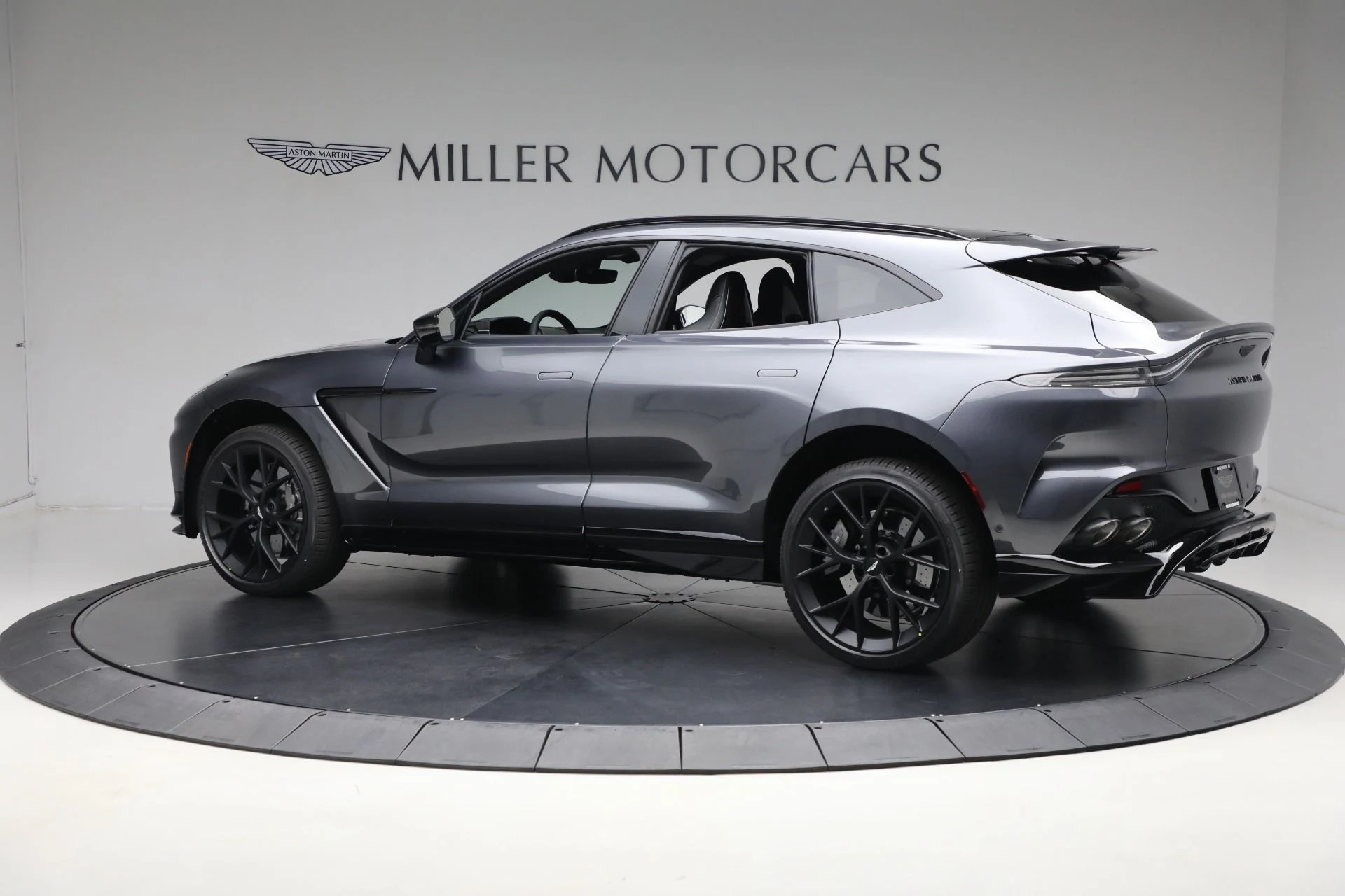 mph002_2596208591_New_2025_Aston_Martin_DBX_707_707_5d367bb4a0