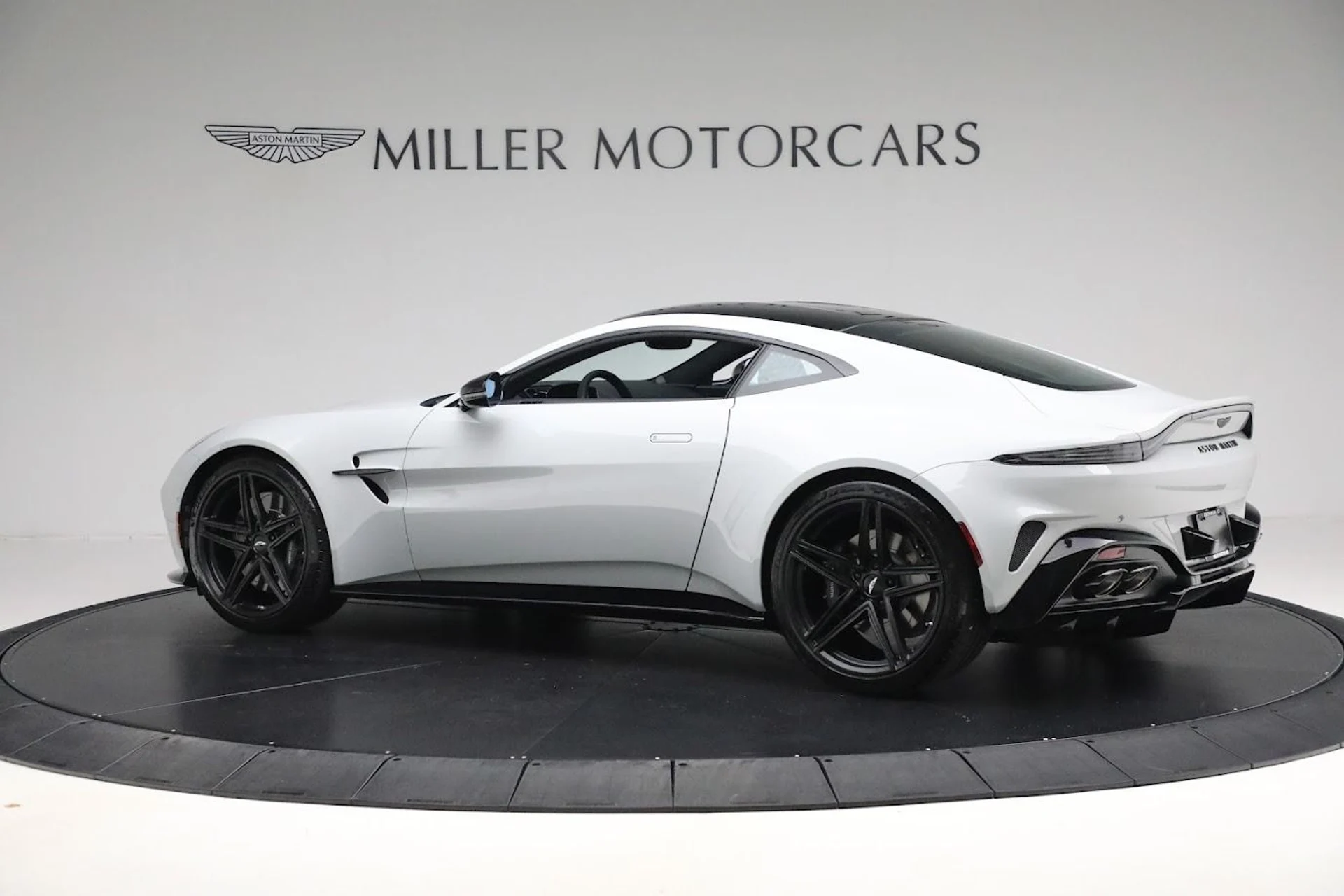 mph002_2599459274_New_2025_Aston_Martin_Vantage_f1bcff7f1b