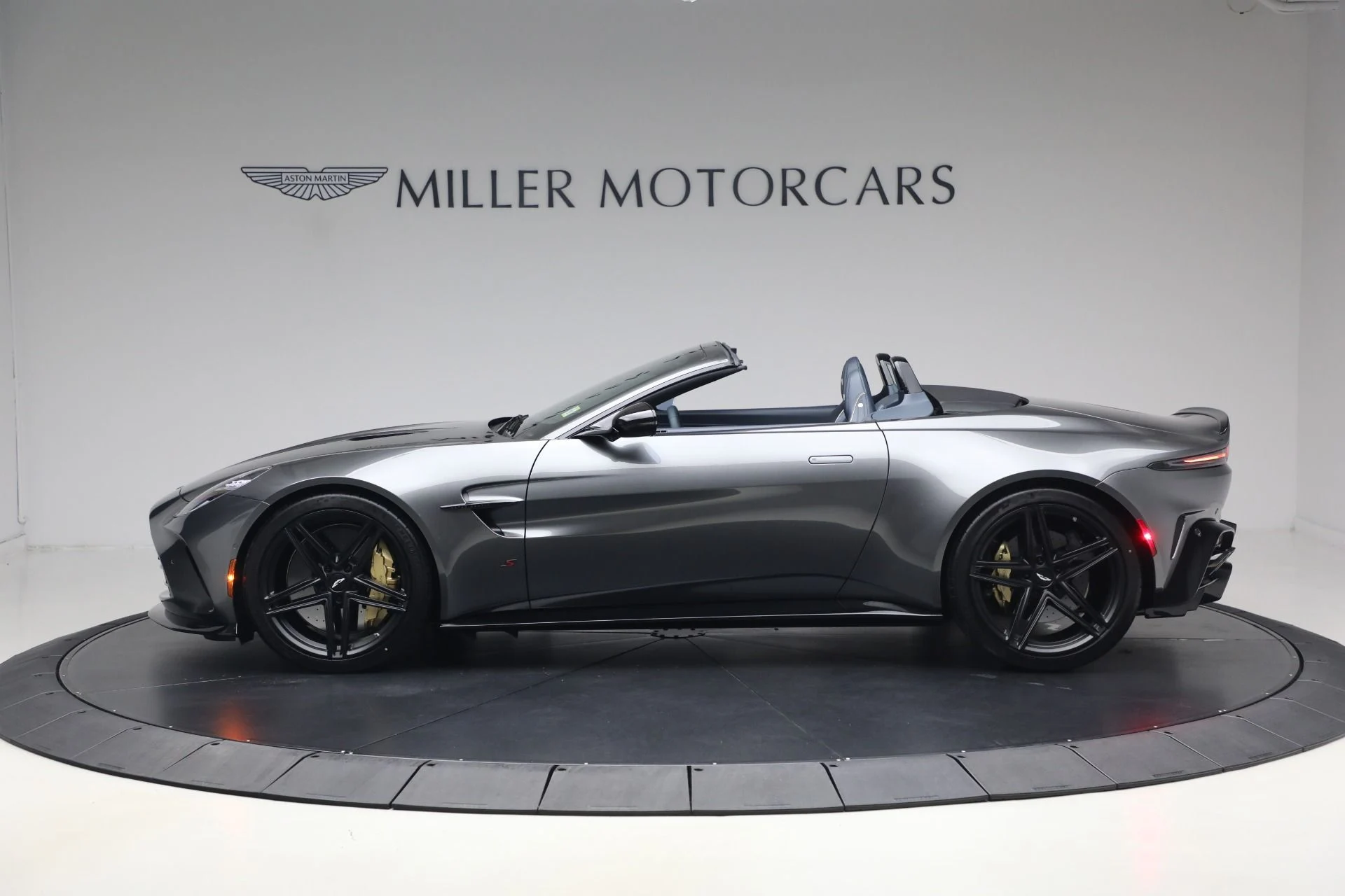 mph002_2606150923_New_2026_Aston_Martin_Vantage_S_Roadster_1787407546_1266dc3c87