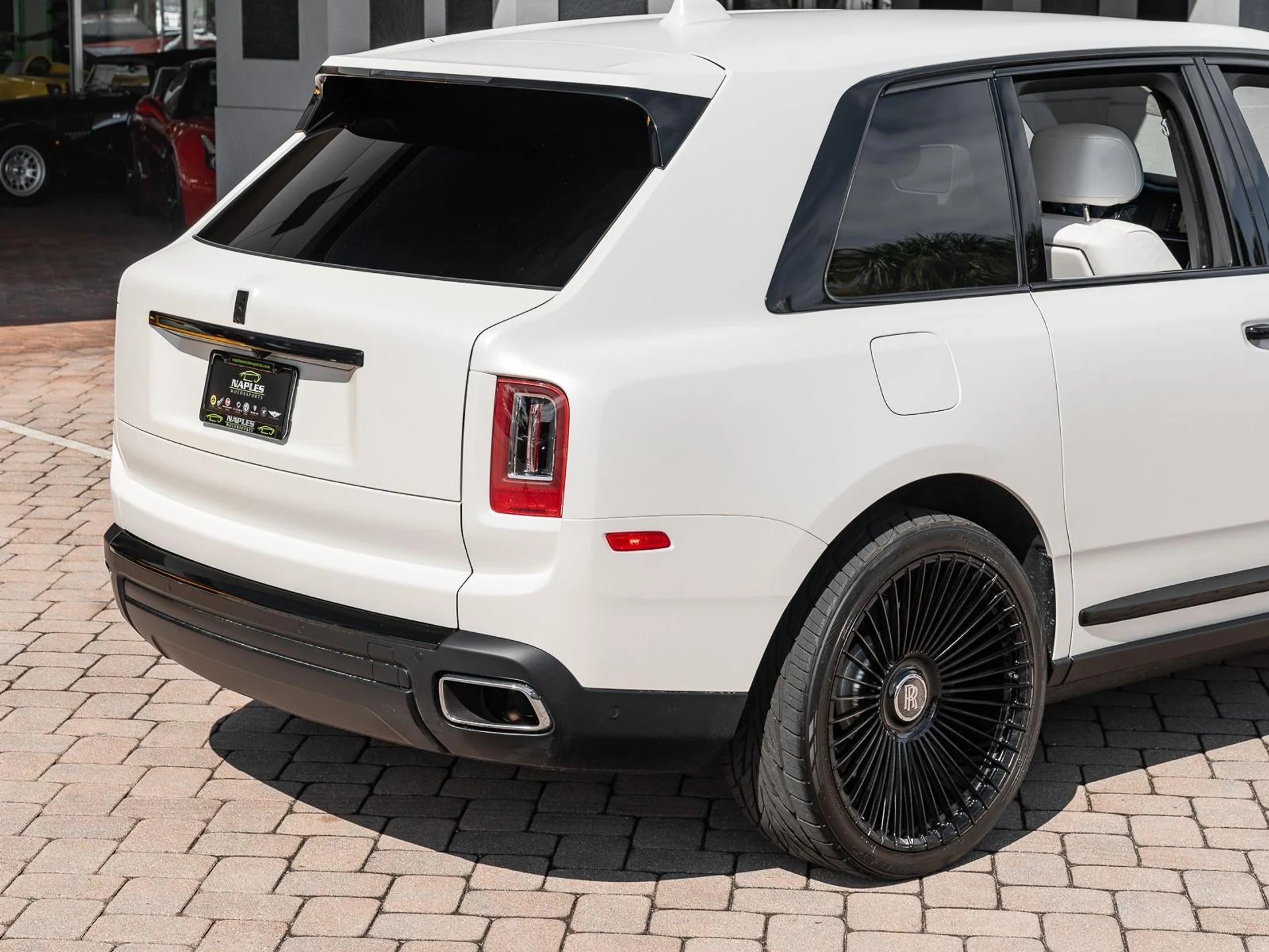 mph002_2606717962_Used_2023_Rolls_Royce_Cullinan_1761685649_122159047b