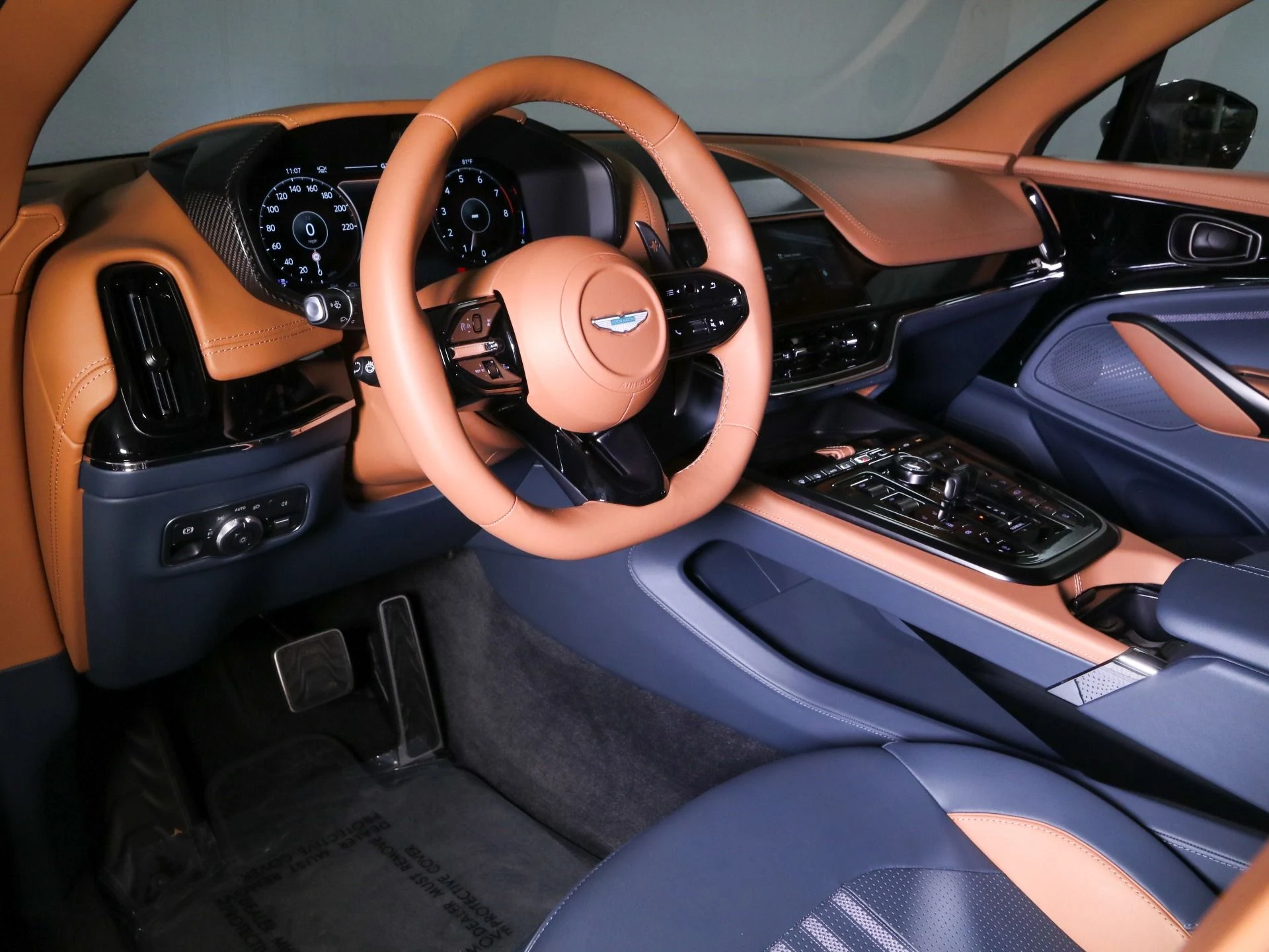 mph002_2612298366_New_2025_Aston_Martin_DBX_707_1758482676_025967553a