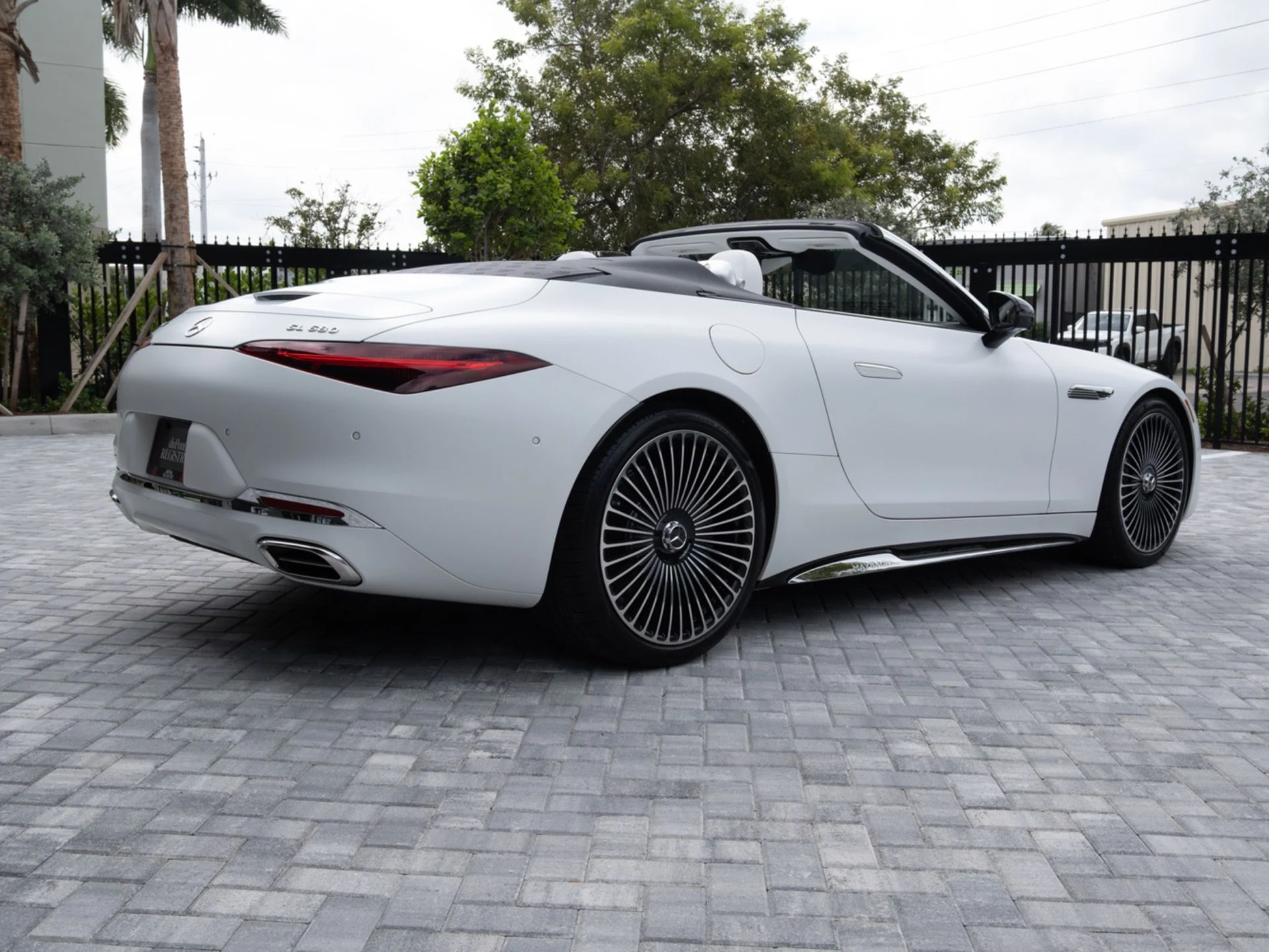 mph002_2621882167_Used_2026_Mercedes_Benz_SL_Maybach_SL_680_Monogram_Series_1775231646_c174074739