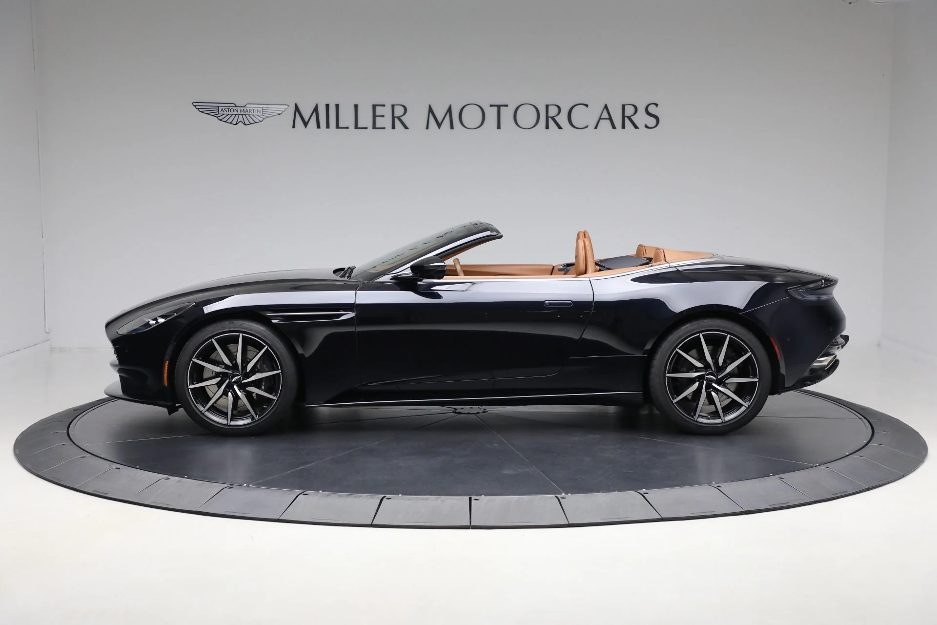 mph002_2622453875_Used_2022_Aston_Martin_DB_11_Volante_b2513c628c