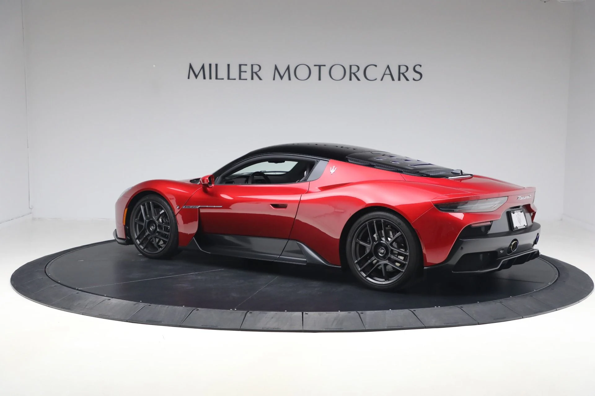 mph002_2624422465_Used_2022_Maserati_MC_20_1774384855_33578ae544