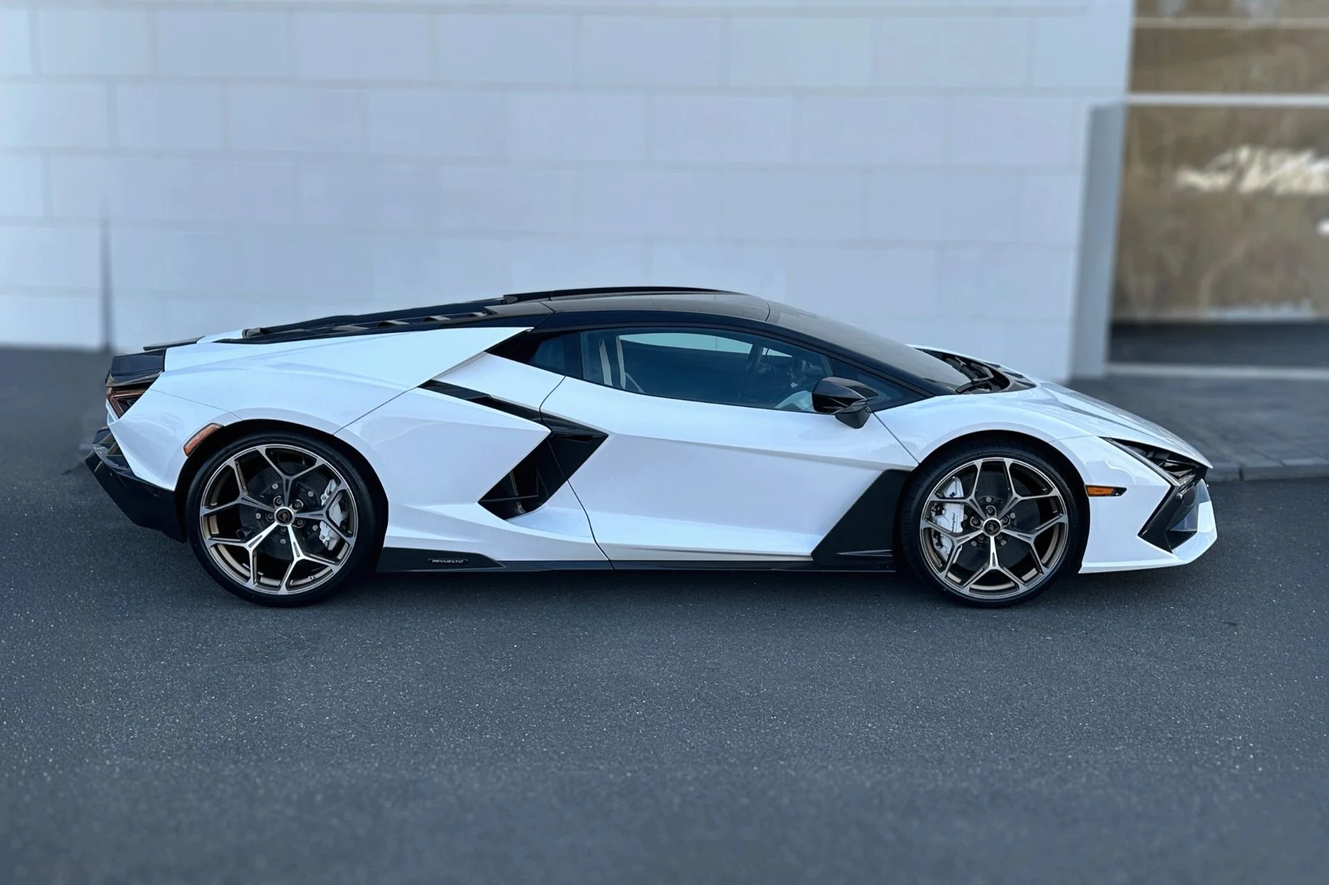 mph002_2627844741_New_2026_Lamborghini_Revuelto_1765461439_e1546dc4a3