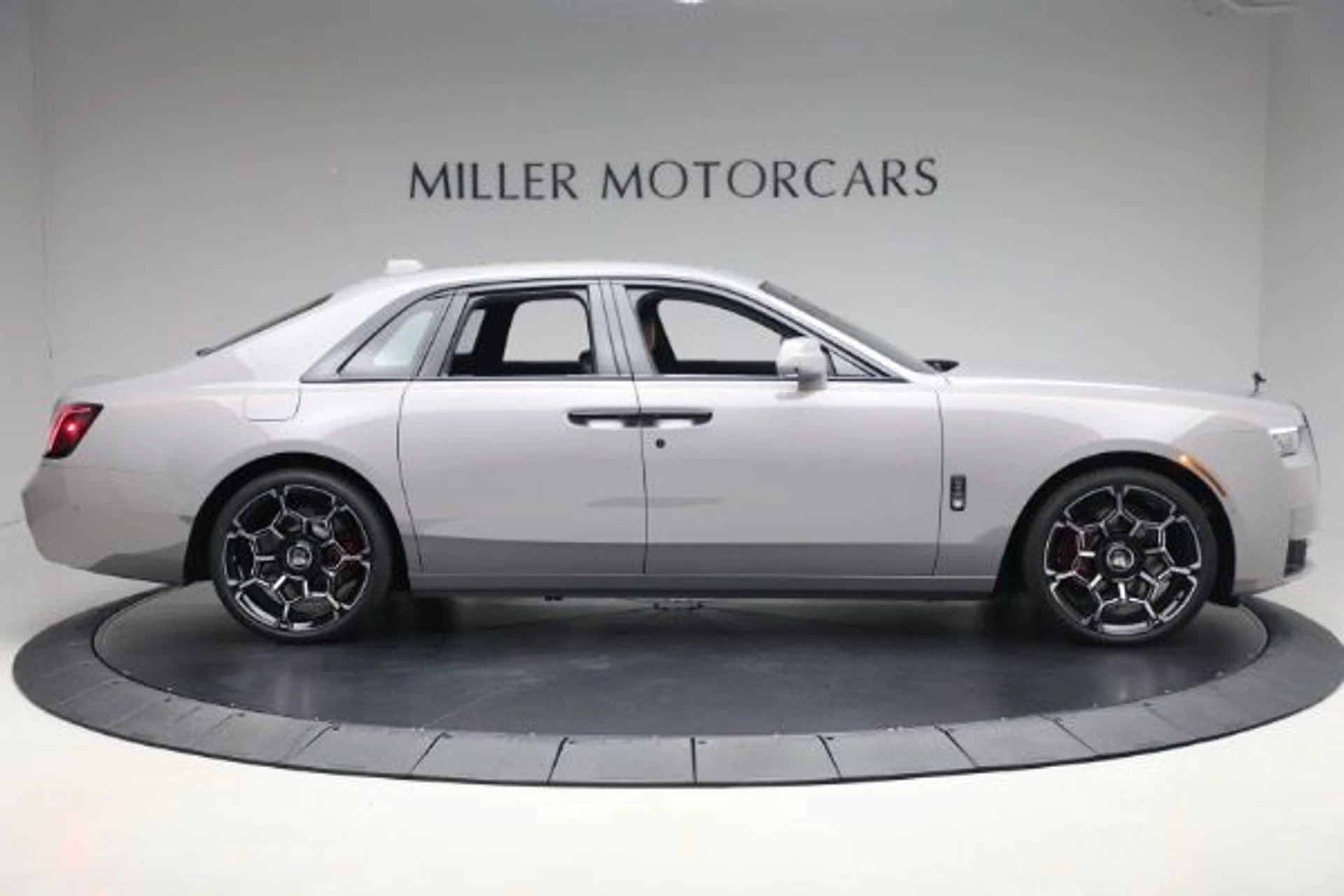 mph002_2629769981_New_2025_Rolls_Royce_Black_Badge_Ghost_28439bb166