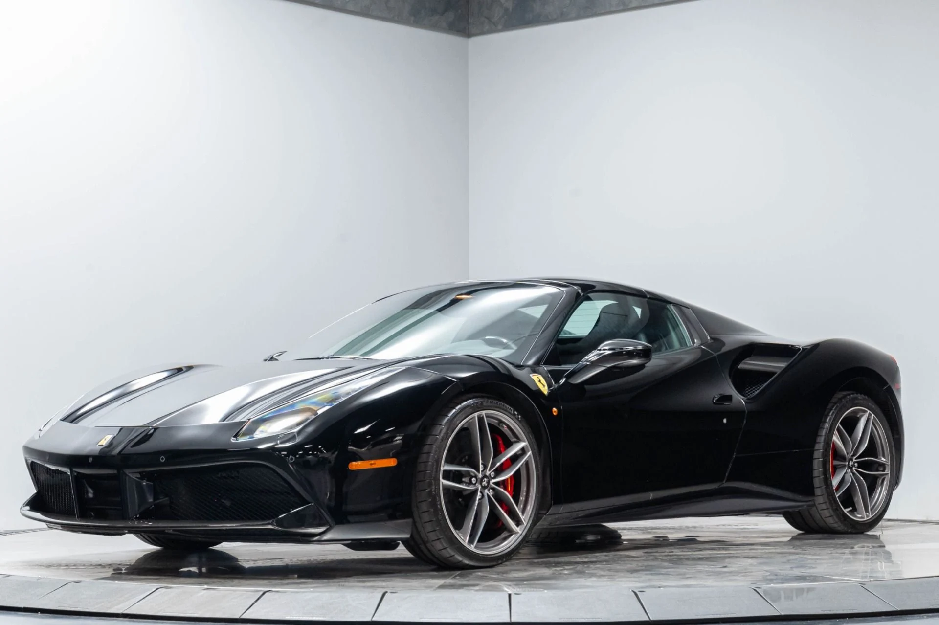 mph002_2640020497_Used_2016_Ferrari_488_Spider_Base_1785961040_2caac3bbbf