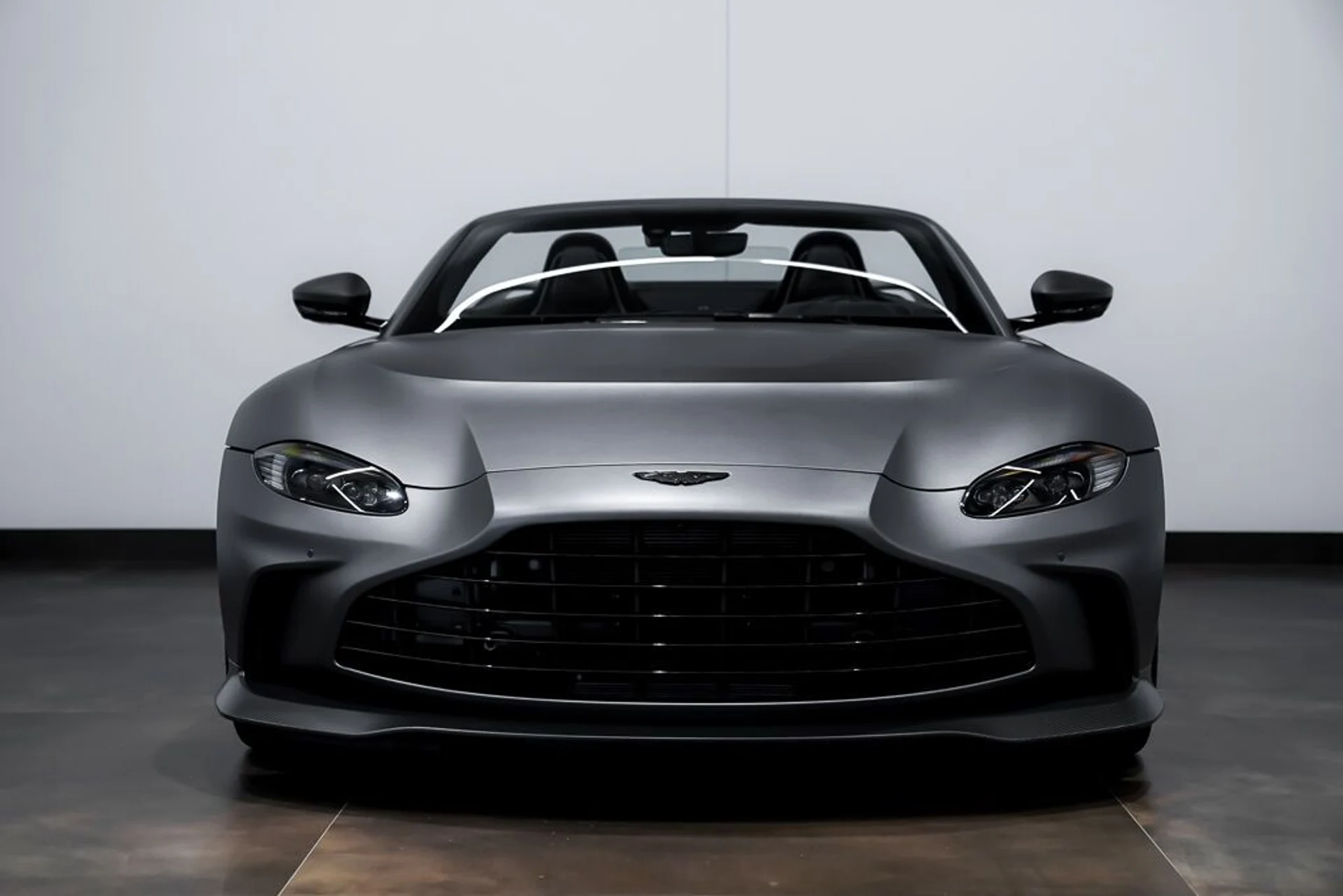 mph002_2652221114_aston_martin_vantage_2023_jpg_v_1758918548_2b33567360