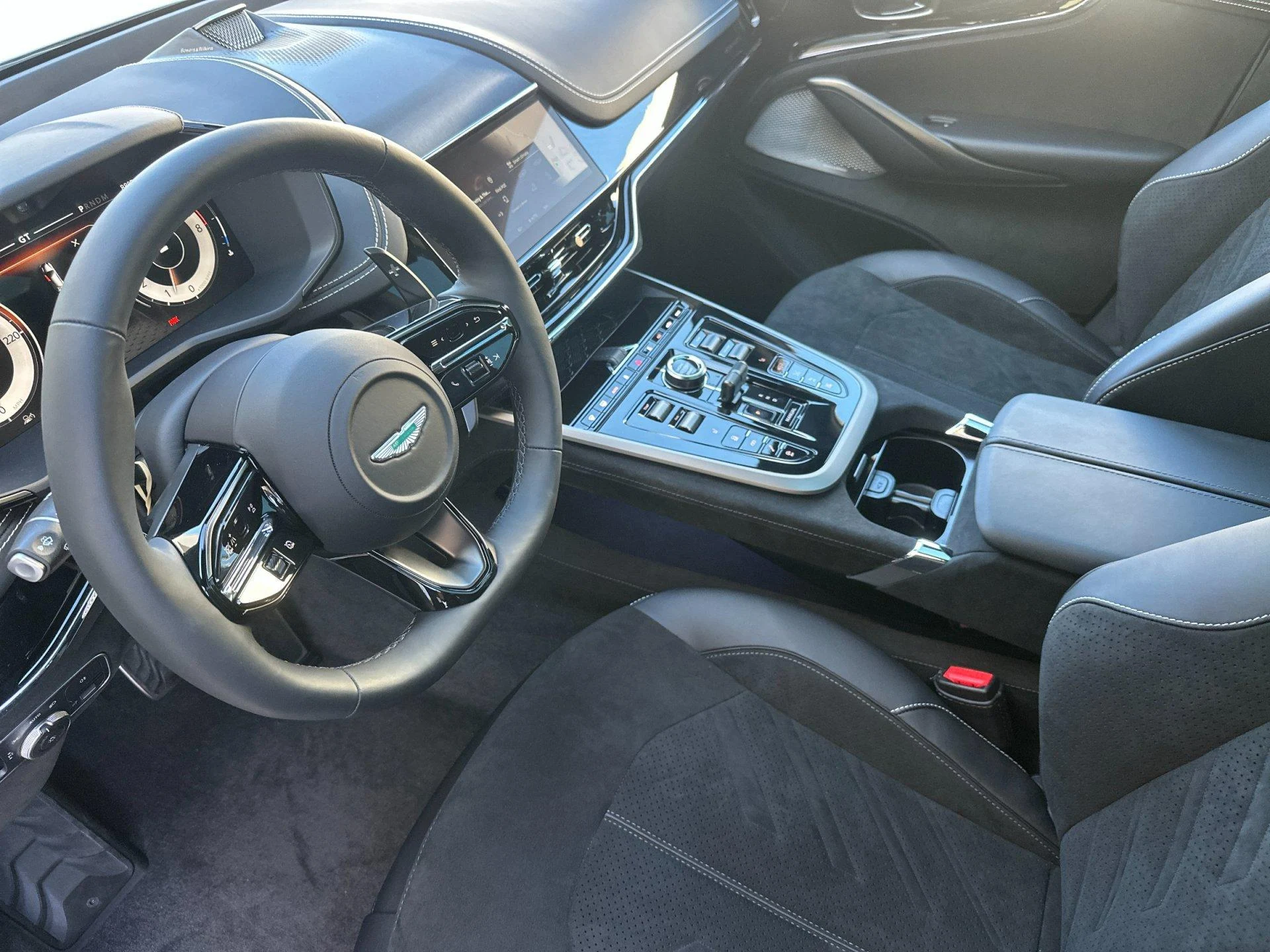 mph002_2653010359_New_2026_Aston_Martin_DBX_S_1790736464_ed721a91fe