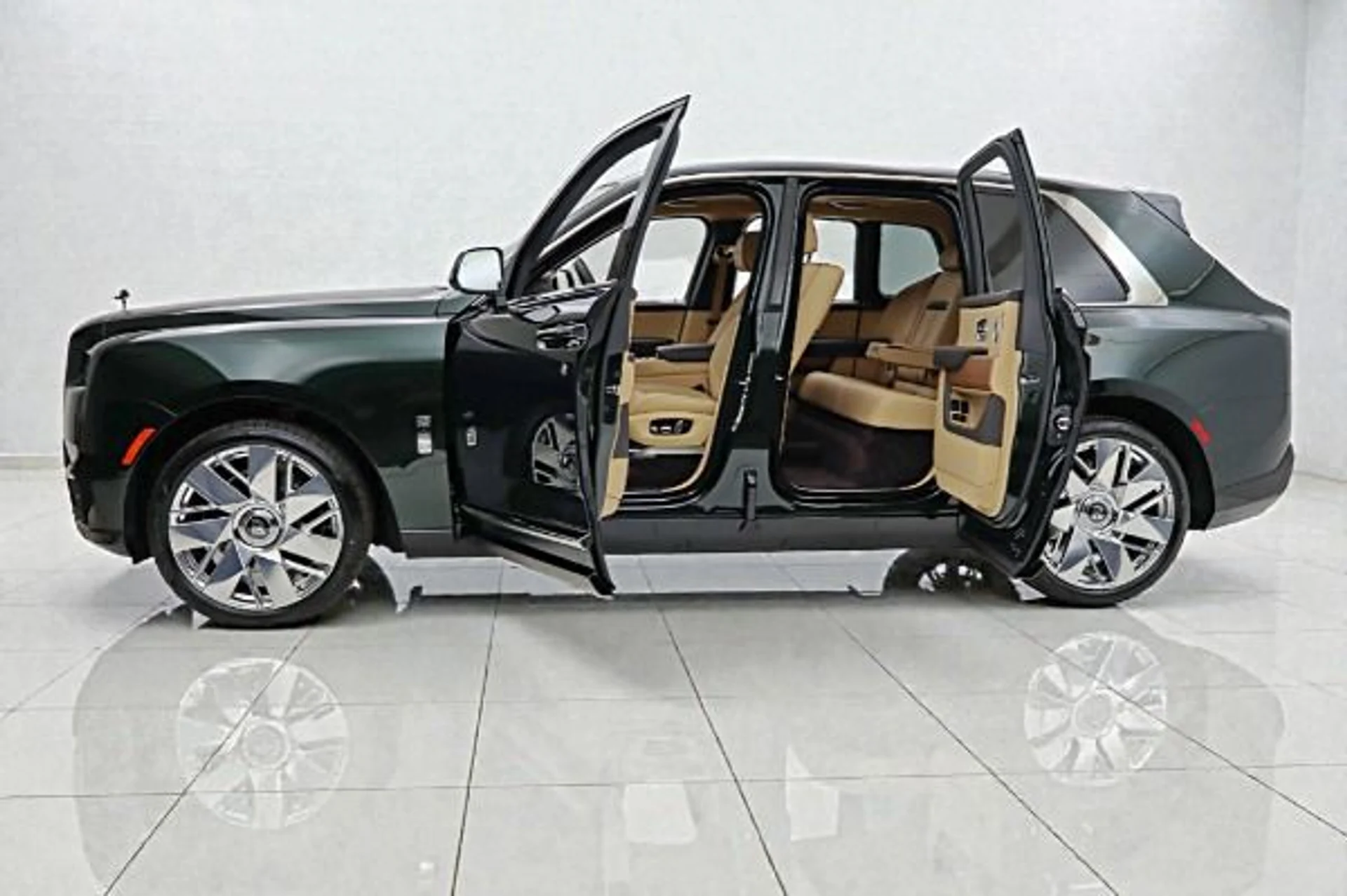 mph002_2653263901_New_2026_Rolls_Royce_Cullinan_4e2bc5b3cc